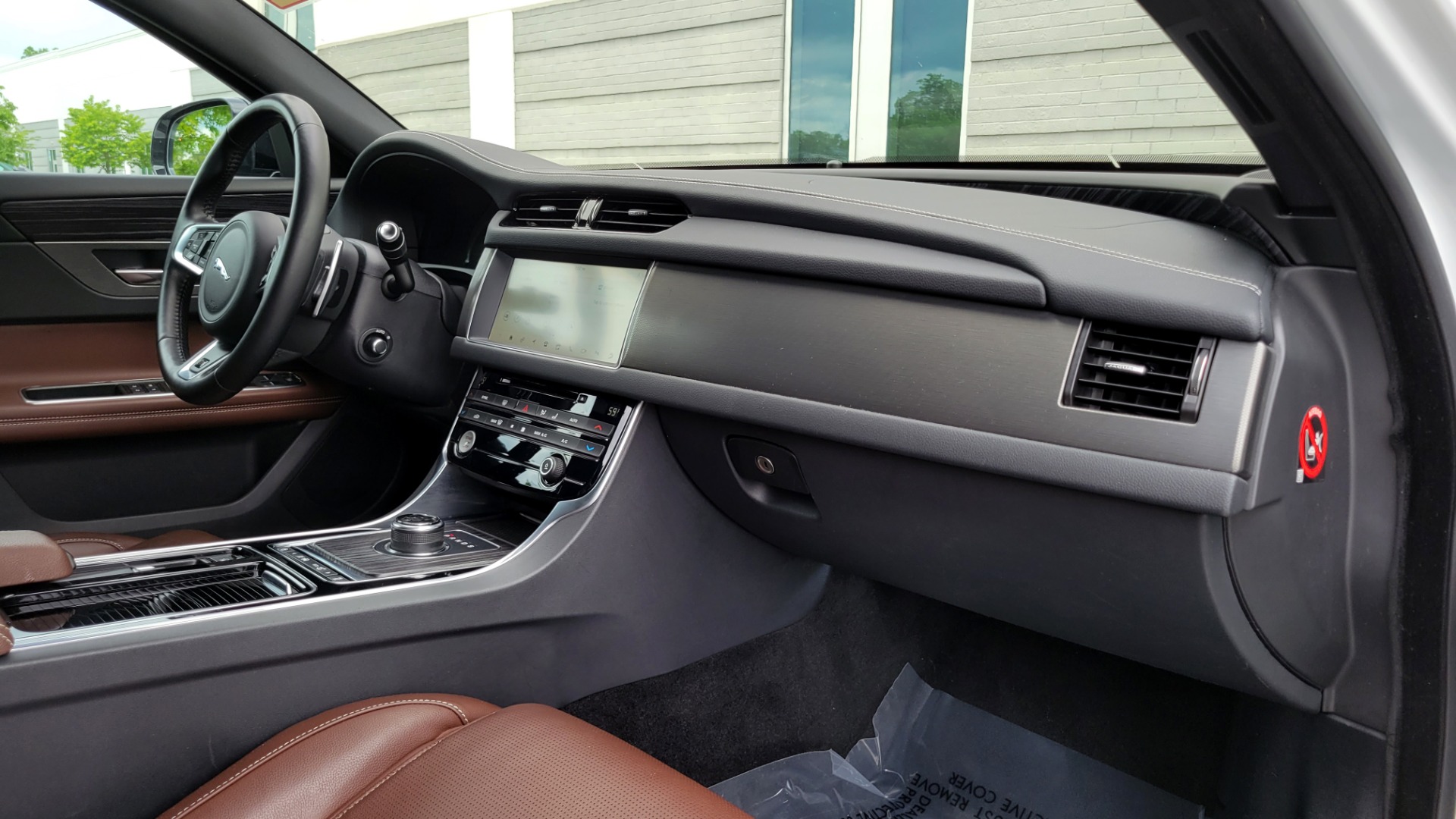 Used 2018 Jaguar XF SPORTBRAKE S / 3.0L / AWD / TECHNOLOGY / NAV / PANO-ROOF / REARVIEW for sale $46,995 at Formula Imports in Charlotte NC 28227 77