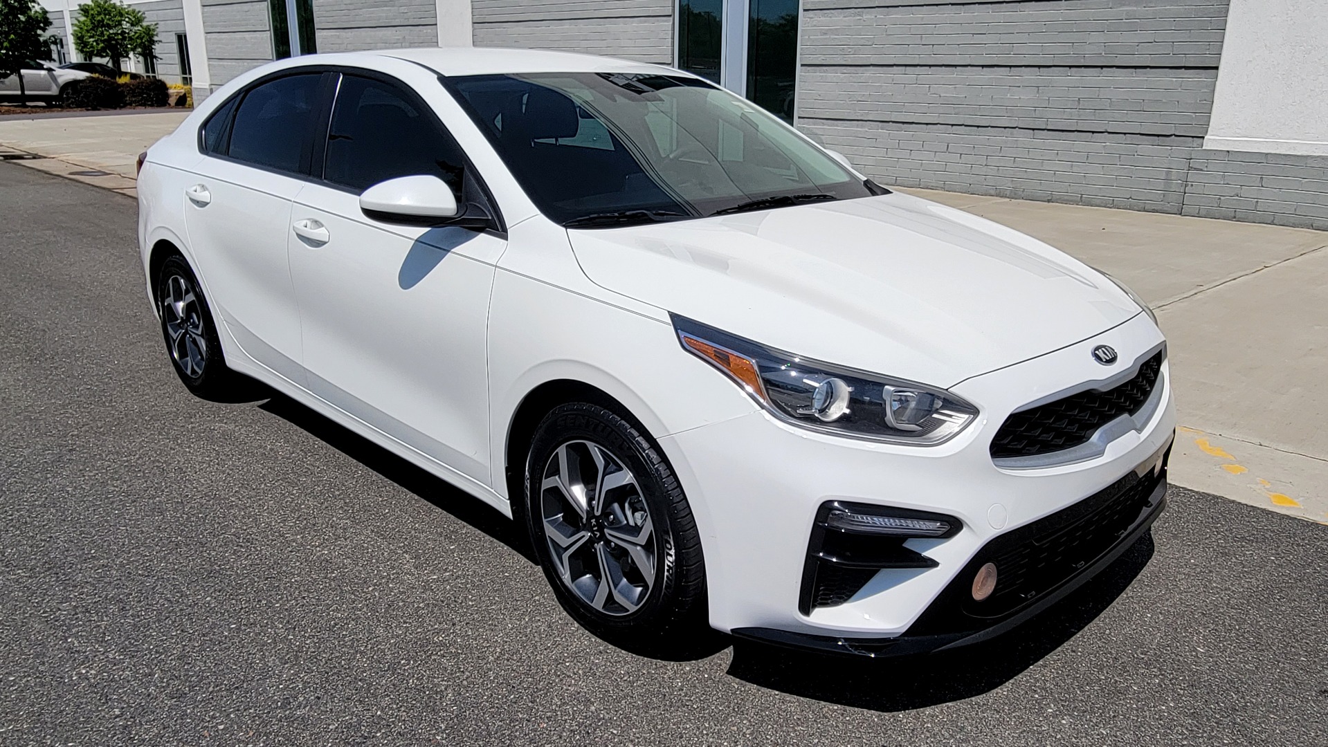 Used 2019 Kia FORTE LXS IVT 2.0L SEDAN / CVT TRANS / APPLE / DUAL-ZONE AIR / REARVIEW for sale $16,995 at Formula Imports in Charlotte NC 28227 10