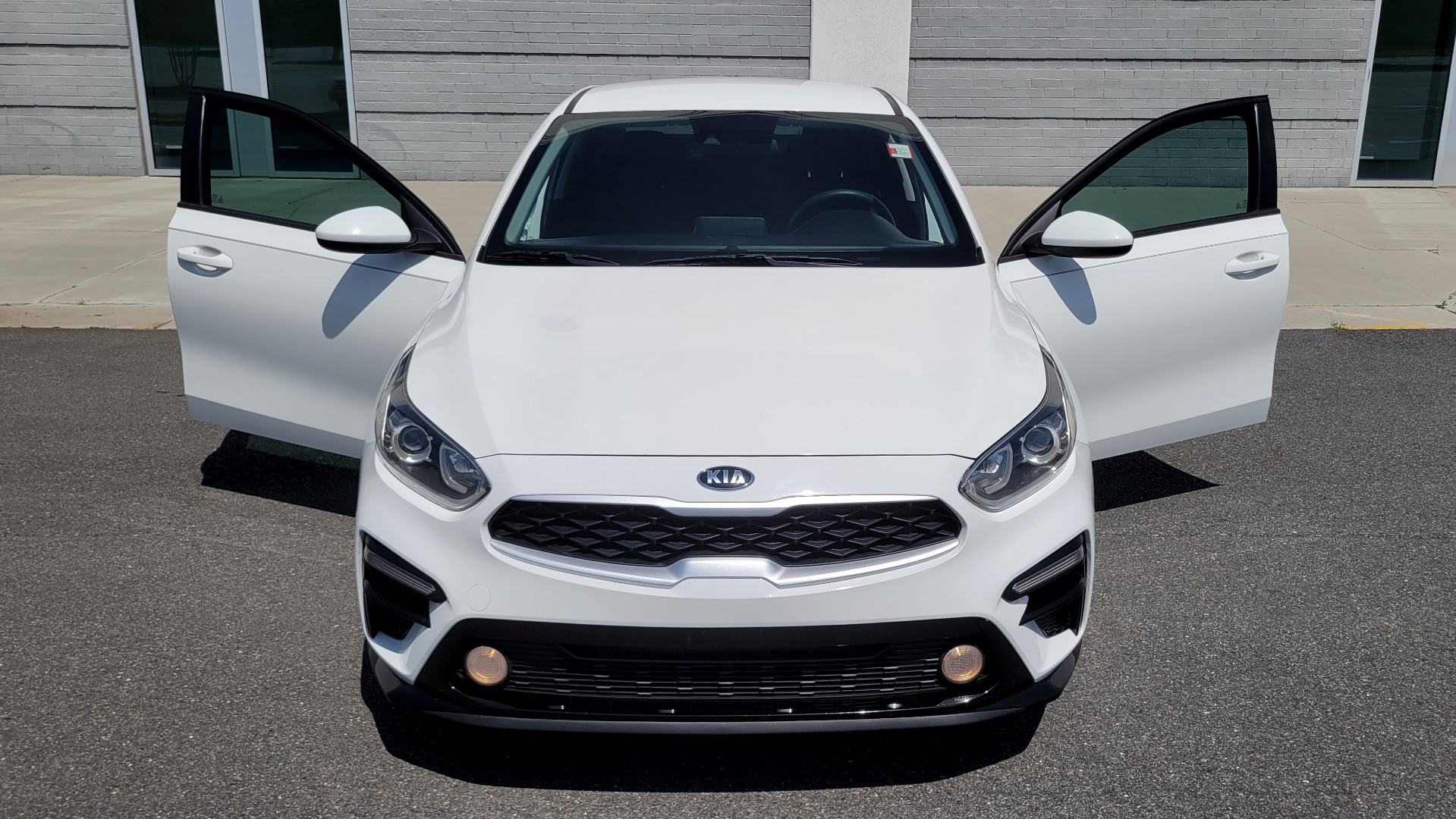 Used 2019 Kia FORTE LXS IVT 2.0L SEDAN / CVT TRANS / APPLE / DUAL-ZONE AIR / REARVIEW for sale $16,995 at Formula Imports in Charlotte NC 28227 20