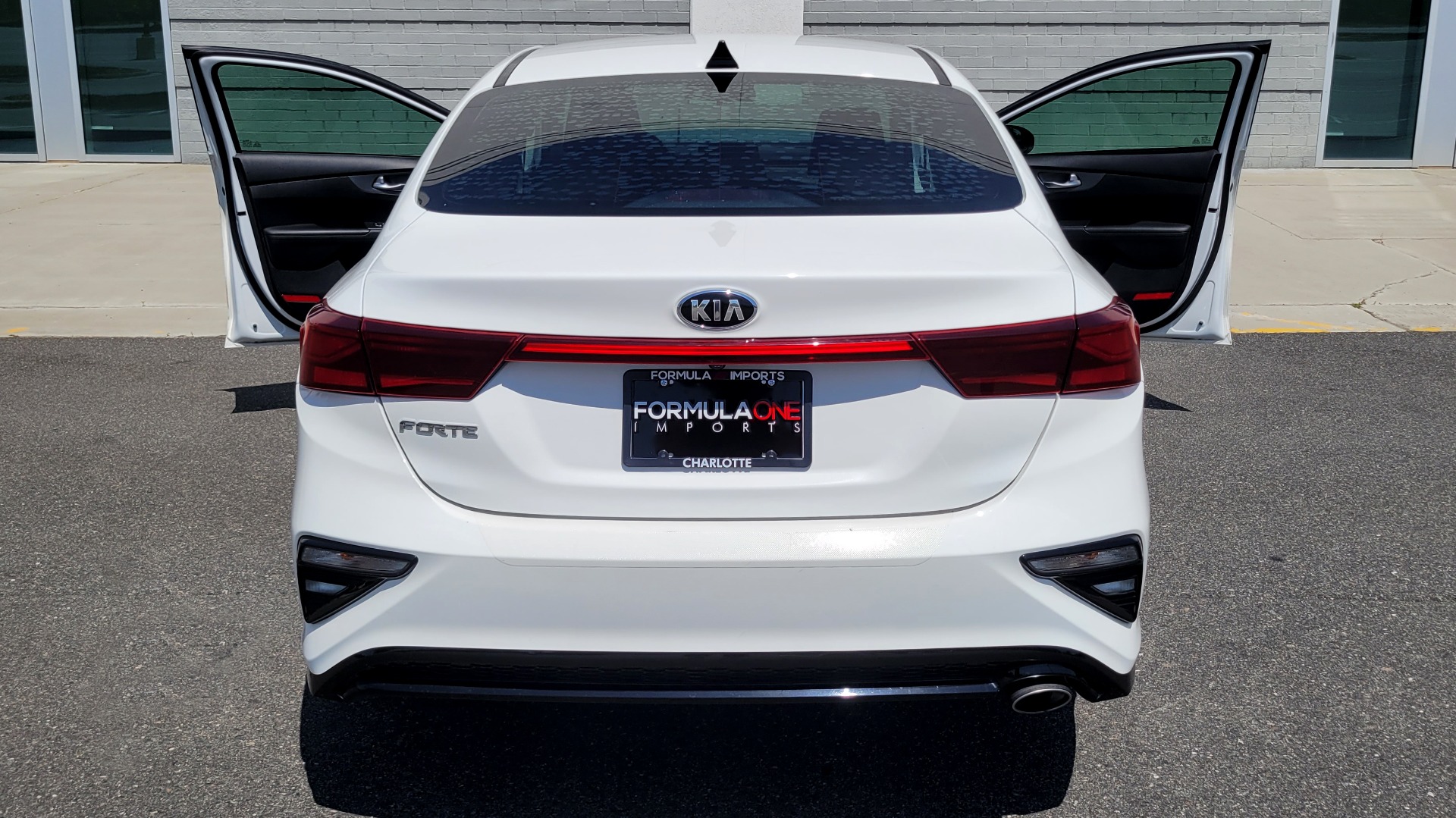 Used 2019 Kia FORTE LXS IVT 2.0L SEDAN / CVT TRANS / APPLE / DUAL-ZONE AIR / REARVIEW for sale $16,995 at Formula Imports in Charlotte NC 28227 26