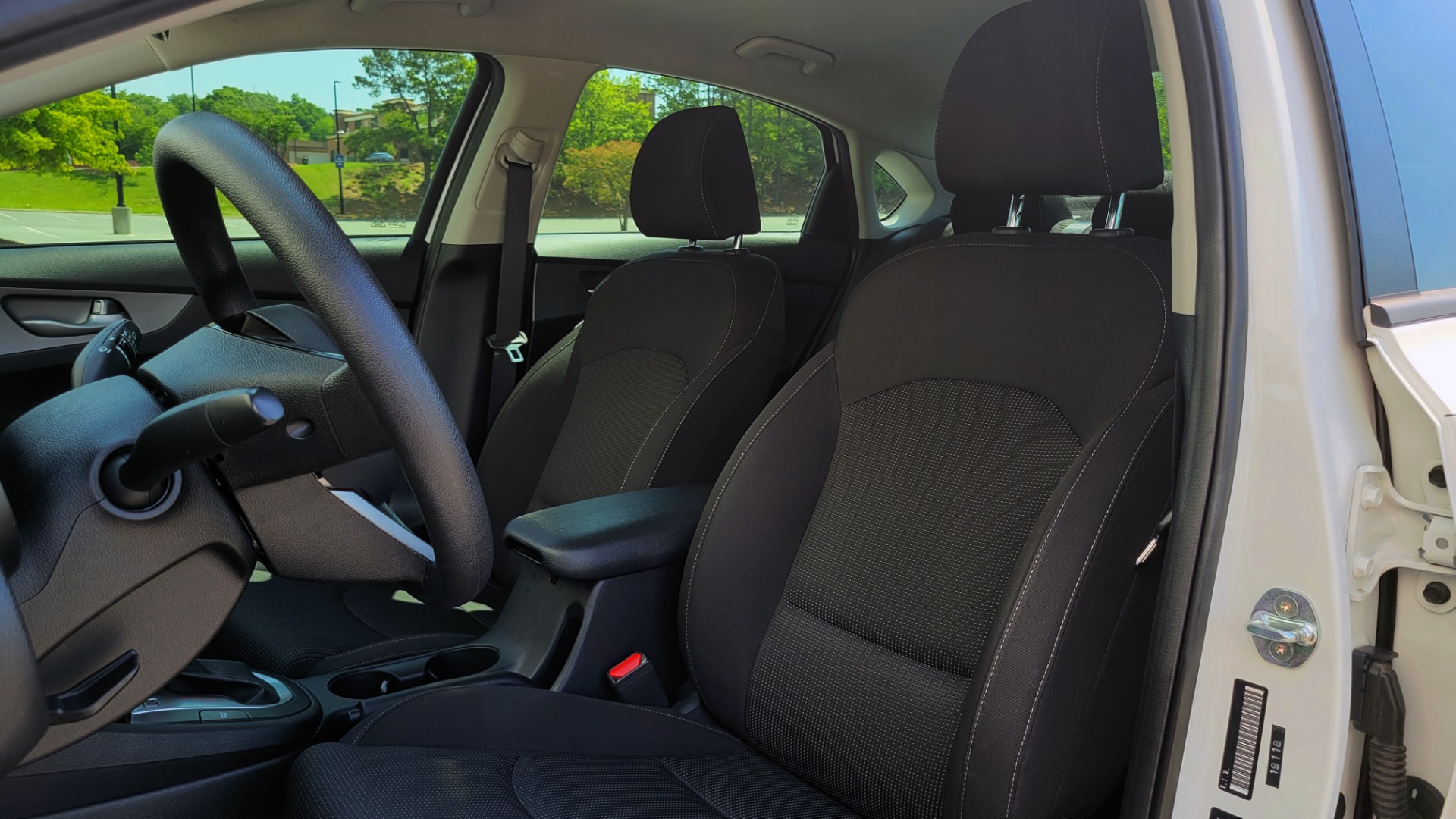Used 2019 Kia FORTE LXS IVT 2.0L SEDAN / CVT TRANS / APPLE / DUAL-ZONE AIR / REARVIEW for sale $16,995 at Formula Imports in Charlotte NC 28227 32