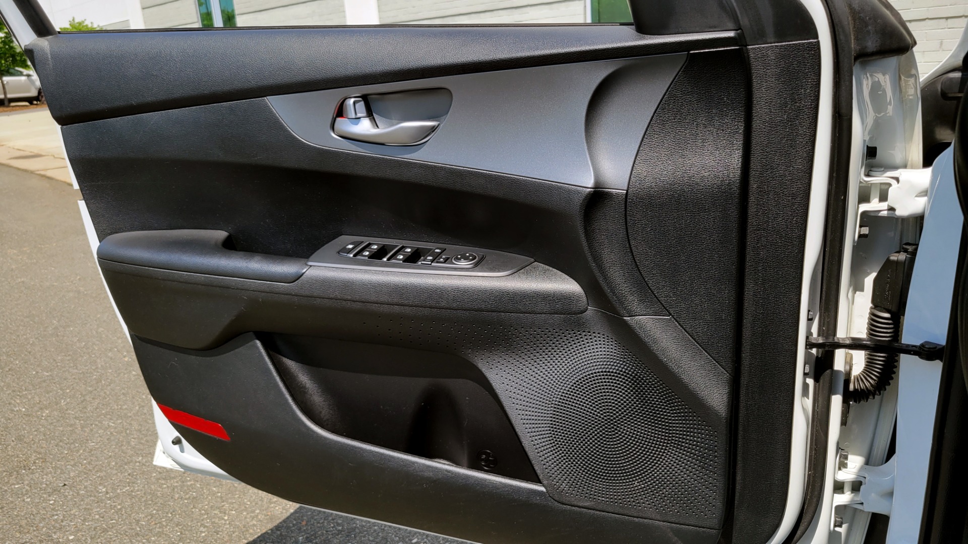 Used 2019 Kia FORTE LXS IVT 2.0L SEDAN / CVT TRANS / APPLE / DUAL-ZONE AIR / REARVIEW for sale $16,995 at Formula Imports in Charlotte NC 28227 35