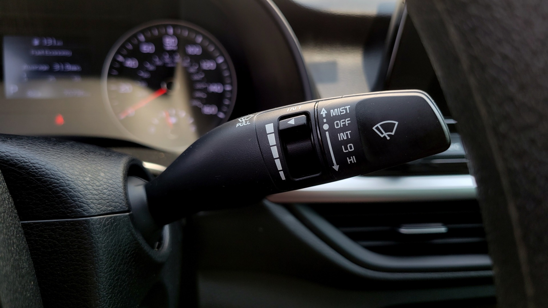 Used 2019 Kia FORTE LXS IVT 2.0L SEDAN / CVT TRANS / APPLE / DUAL-ZONE AIR / REARVIEW for sale $16,995 at Formula Imports in Charlotte NC 28227 40