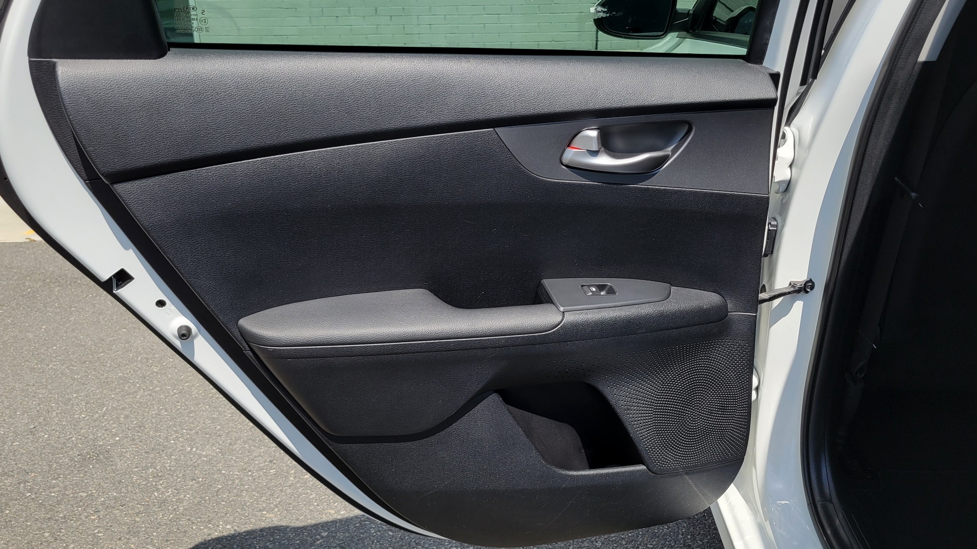 Used 2019 Kia FORTE LXS IVT 2.0L SEDAN / CVT TRANS / APPLE / DUAL-ZONE AIR / REARVIEW for sale $16,995 at Formula Imports in Charlotte NC 28227 56