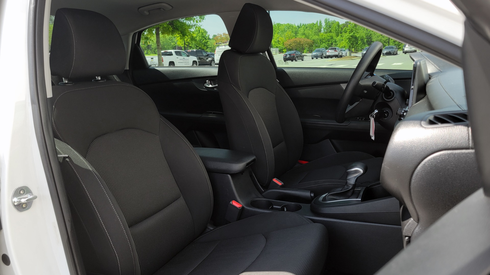 Used 2019 Kia FORTE LXS IVT 2.0L SEDAN / CVT TRANS / APPLE / DUAL-ZONE AIR / REARVIEW for sale $16,995 at Formula Imports in Charlotte NC 28227 63