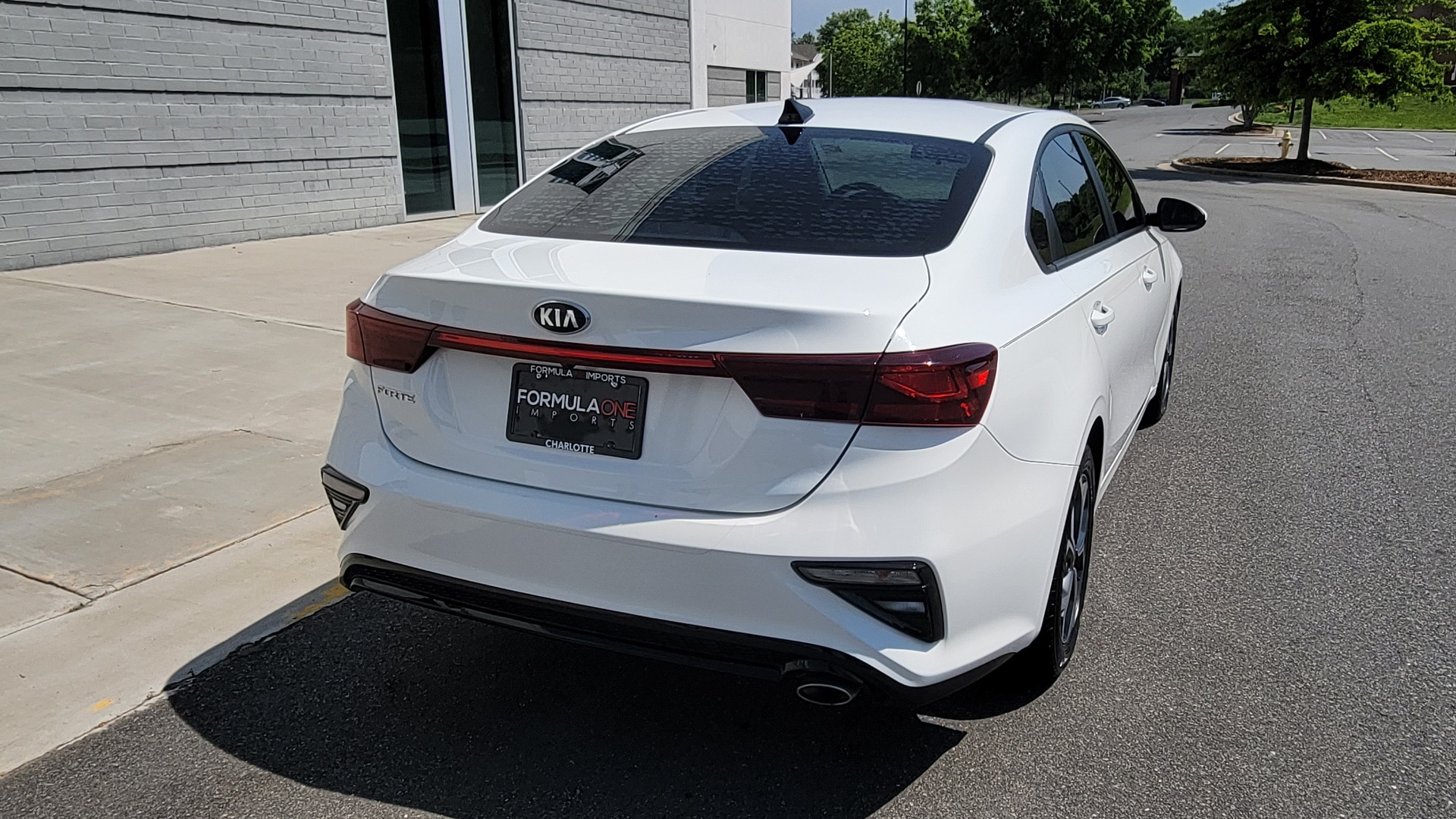 Used 2019 Kia FORTE LXS IVT 2.0L SEDAN / CVT TRANS / APPLE / DUAL-ZONE AIR / REARVIEW for sale $16,995 at Formula Imports in Charlotte NC 28227 7