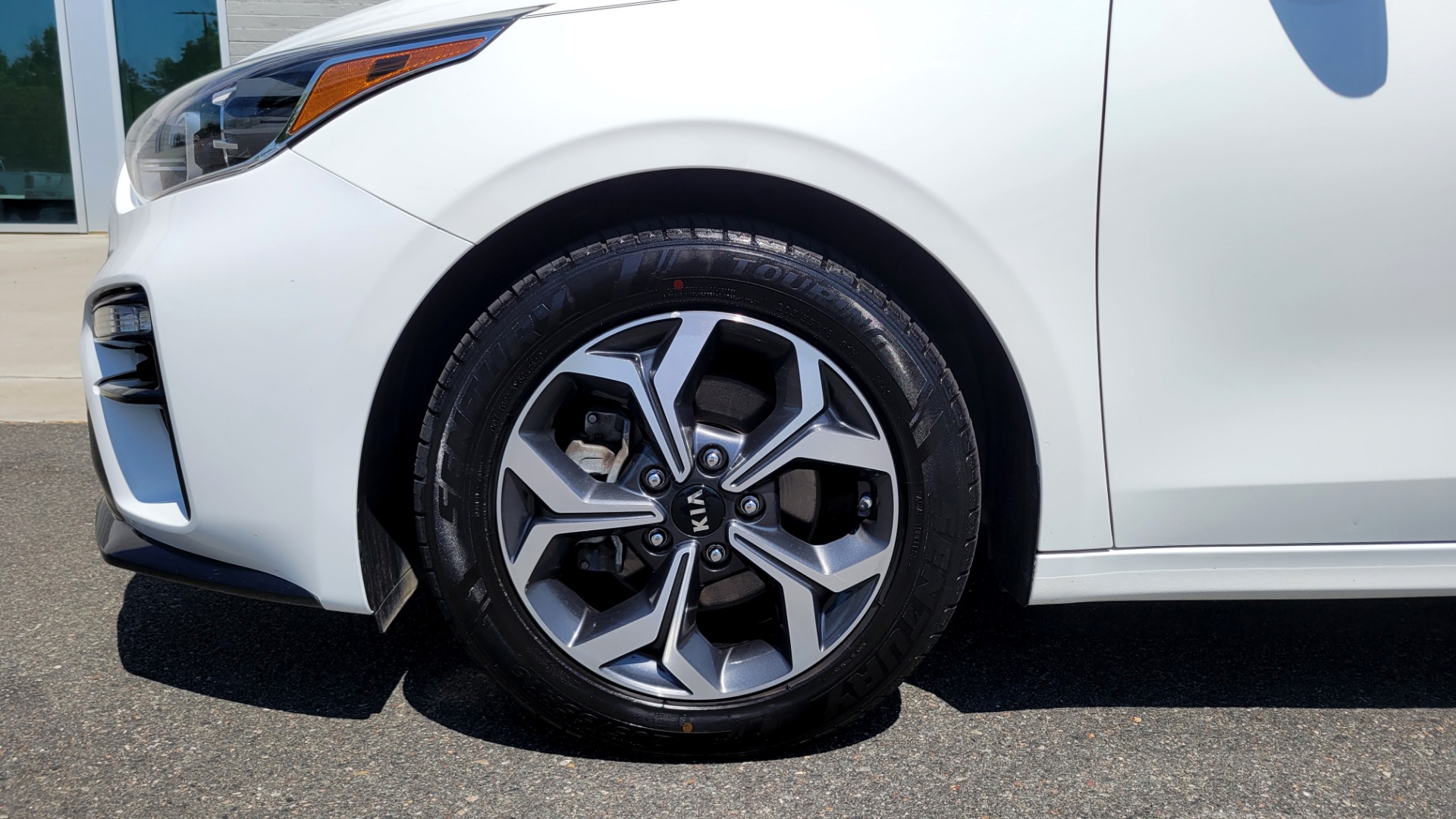 Used 2019 Kia FORTE LXS IVT 2.0L SEDAN / CVT TRANS / APPLE / DUAL-ZONE AIR / REARVIEW for sale $16,995 at Formula Imports in Charlotte NC 28227 73