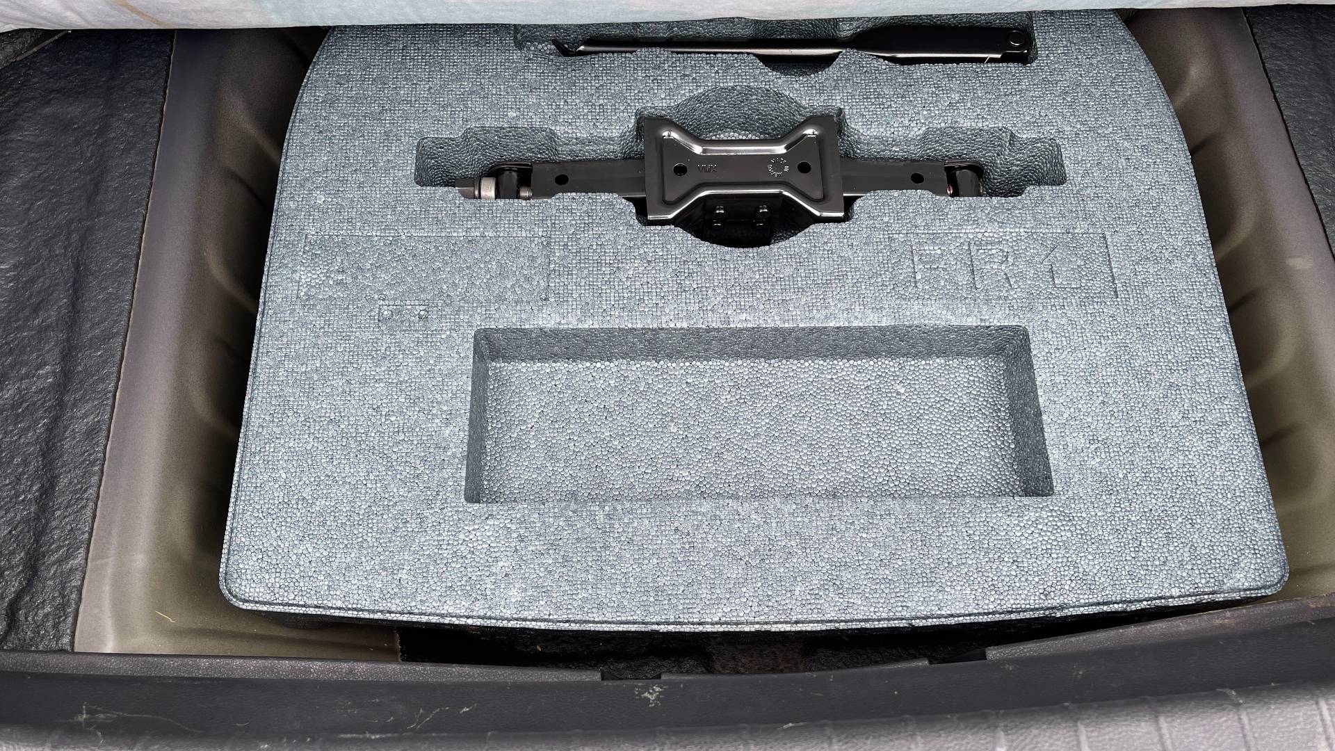 Used 2019 Nissan ALTIMA 2.5 S SEDAN / CVT AUTO / FWD / PROXIMITY KEY / REARVIEW for sale Sold at Formula Imports in Charlotte NC 28227 19