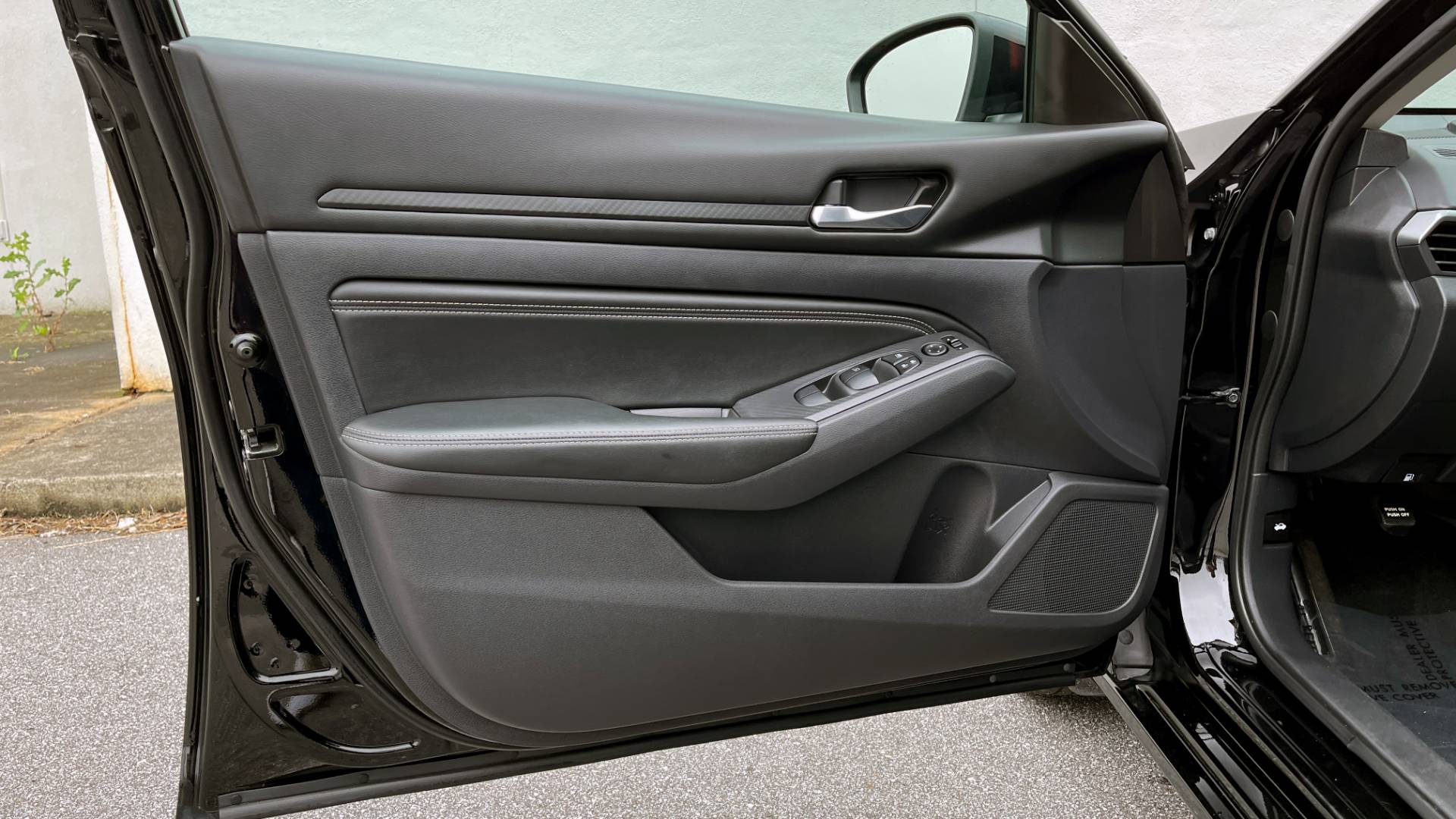 Used 2019 Nissan ALTIMA 2.5 S SEDAN / CVT AUTO / FWD / PROXIMITY KEY / REARVIEW for sale $22,295 at Formula Imports in Charlotte NC 28227 20
