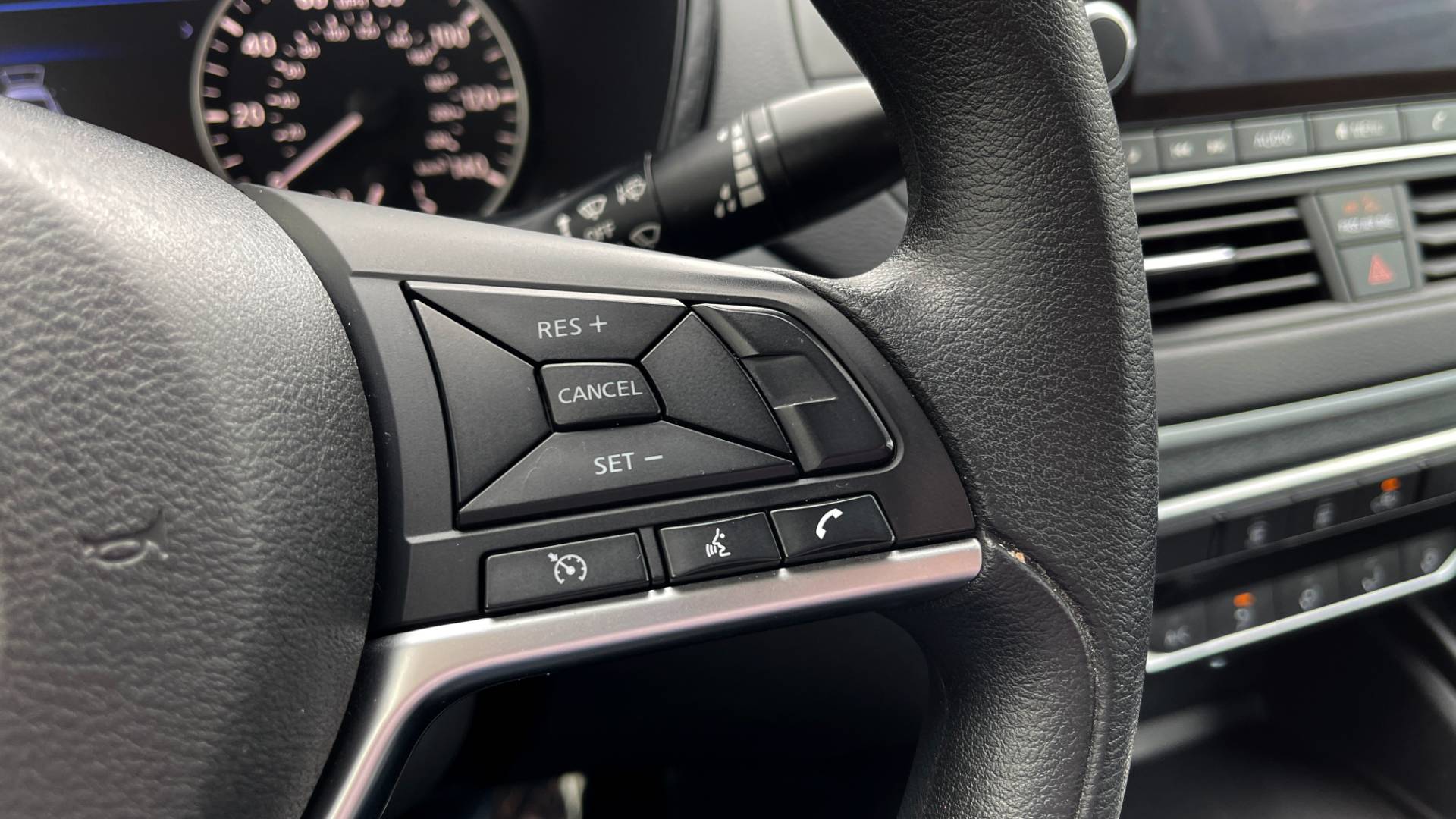Used 2019 Nissan ALTIMA 2.5 S SEDAN / CVT AUTO / FWD / PROXIMITY KEY / REARVIEW for sale Sold at Formula Imports in Charlotte NC 28227 39