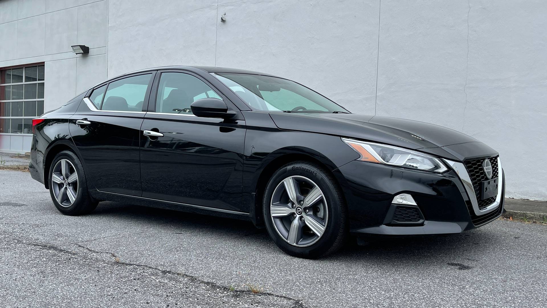 Used 2019 Nissan ALTIMA 2.5 S SEDAN / CVT AUTO / FWD / PROXIMITY KEY / REARVIEW for sale Sold at Formula Imports in Charlotte NC 28227 4