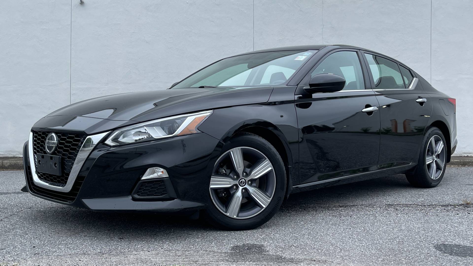 Used 2019 Nissan ALTIMA 2.5 S SEDAN / CVT AUTO / FWD / PROXIMITY KEY / REARVIEW for sale $22,295 at Formula Imports in Charlotte NC 28227 1