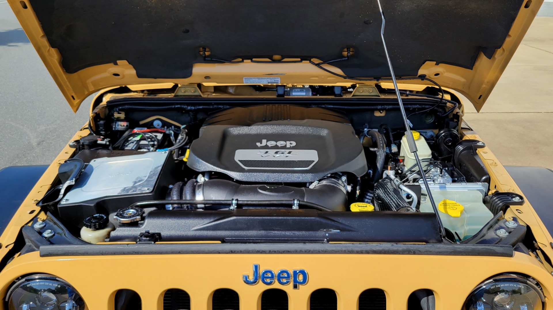 Used 2013 Jeep WRANGLER RUBICON 4X4 / 3.6L V6 / 6-SPD MANUAL / PWR CONV GRP / REARVIEW for sale $28,500 at Formula Imports in Charlotte NC 28227 14