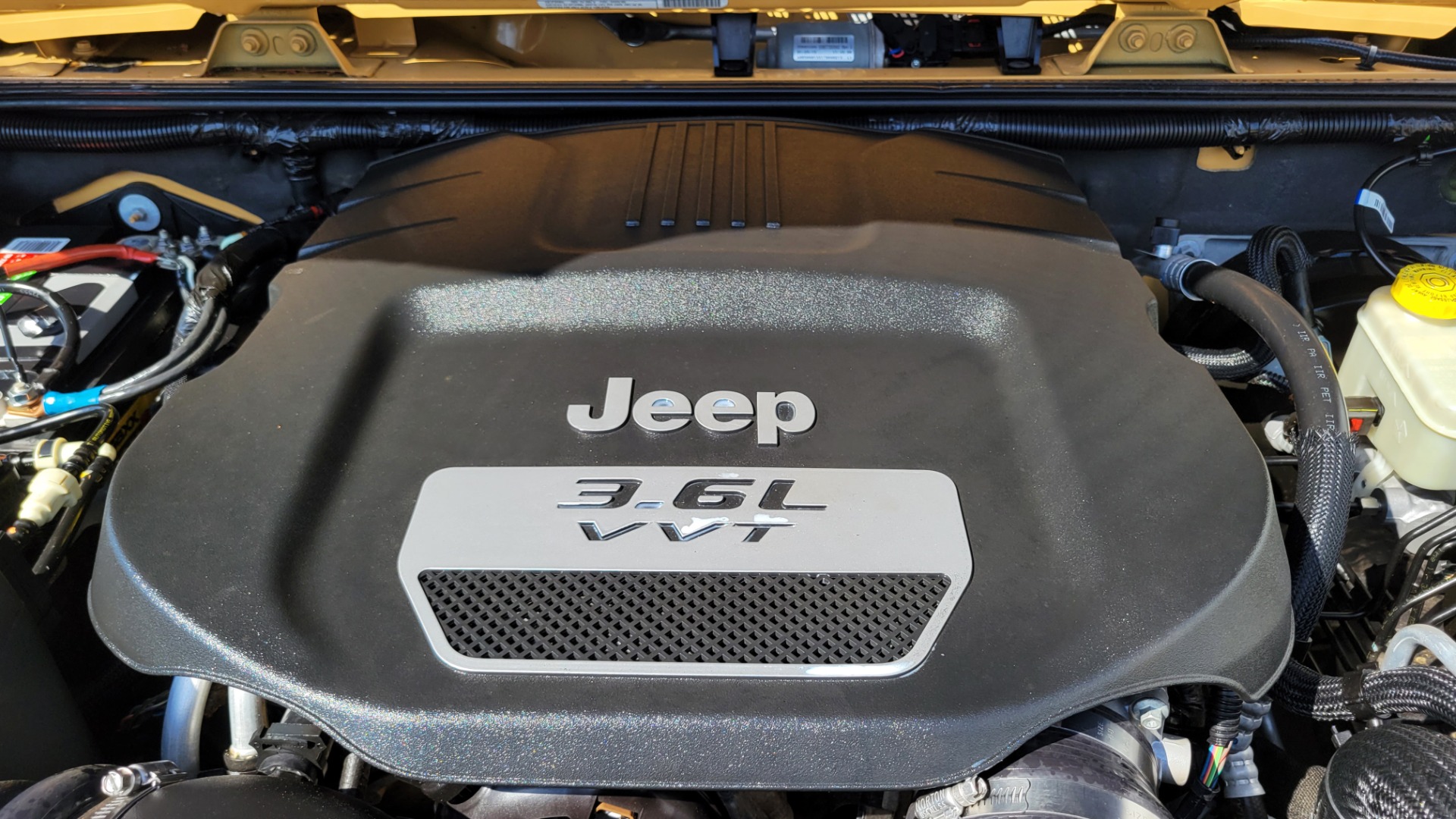 Used 2013 Jeep WRANGLER RUBICON 4X4 / 3.6L V6 / 6-SPD MANUAL / PWR CONV GRP / REARVIEW for sale Sold at Formula Imports in Charlotte NC 28227 15
