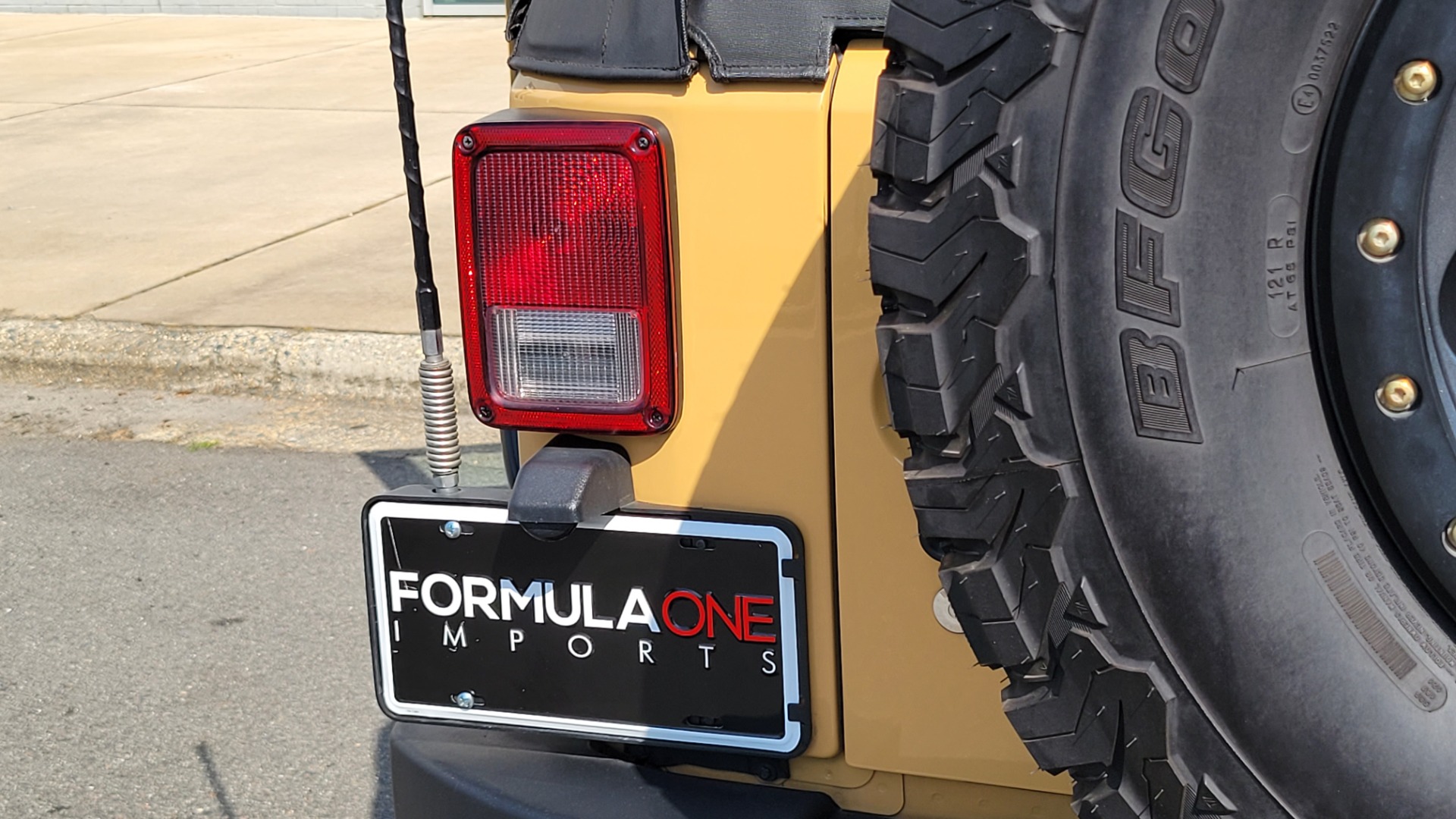 Used 2013 Jeep WRANGLER RUBICON 4X4 / 3.6L V6 / 6-SPD MANUAL / PWR CONV GRP / REARVIEW for sale $28,500 at Formula Imports in Charlotte NC 28227 37