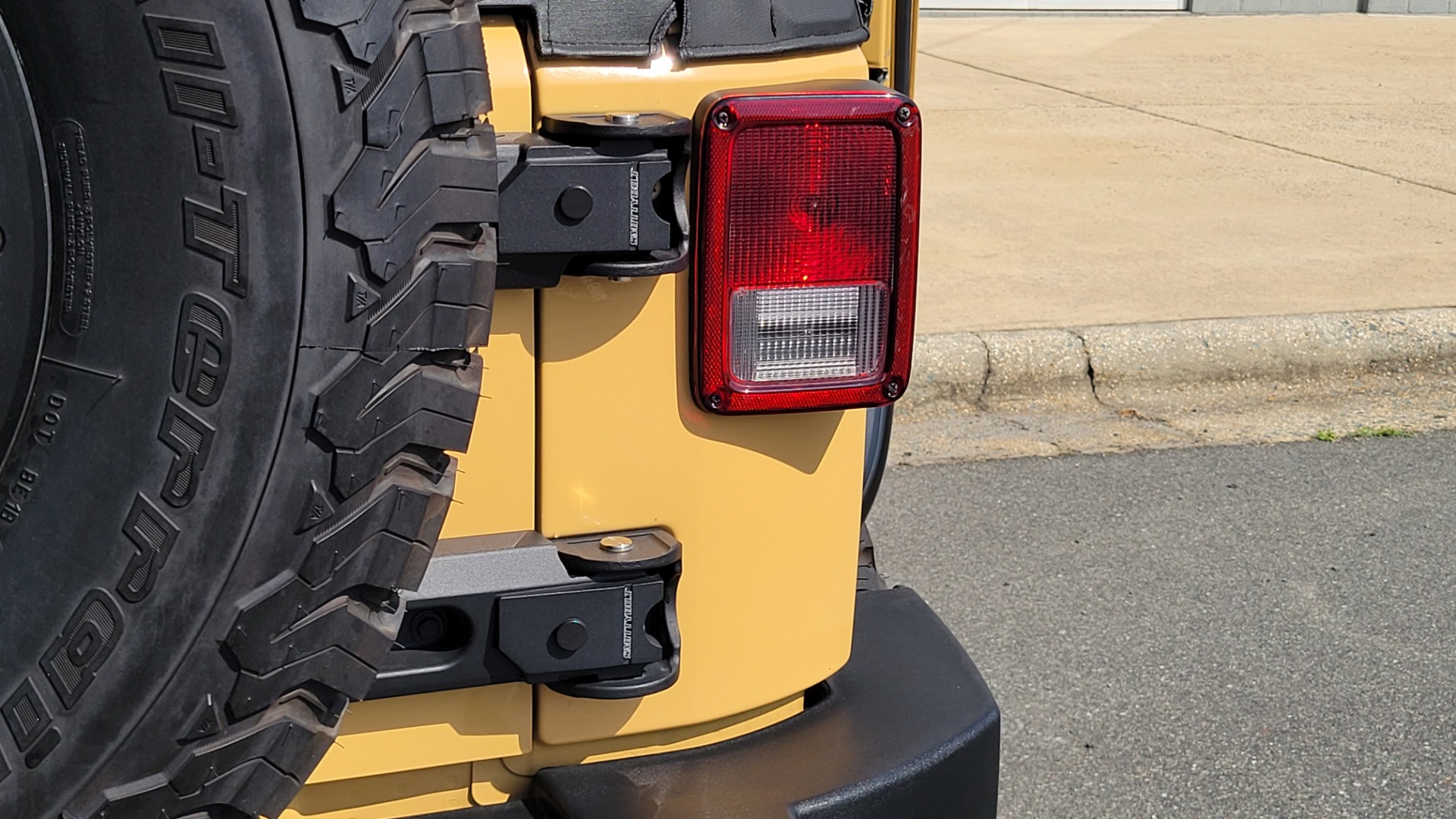 Used 2013 Jeep WRANGLER RUBICON 4X4 / 3.6L V6 / 6-SPD MANUAL / PWR CONV GRP / REARVIEW for sale Sold at Formula Imports in Charlotte NC 28227 38
