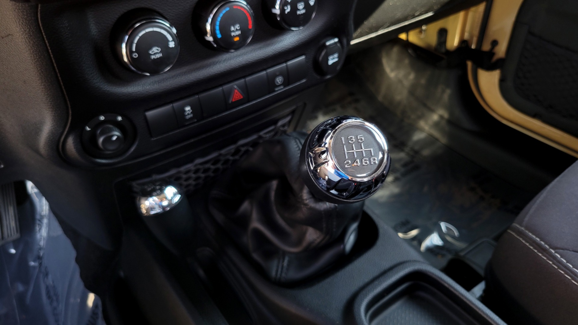 Used 2013 Jeep WRANGLER RUBICON 4X4 / 3.6L V6 / 6-SPD MANUAL / PWR CONV GRP / REARVIEW for sale $28,500 at Formula Imports in Charlotte NC 28227 47