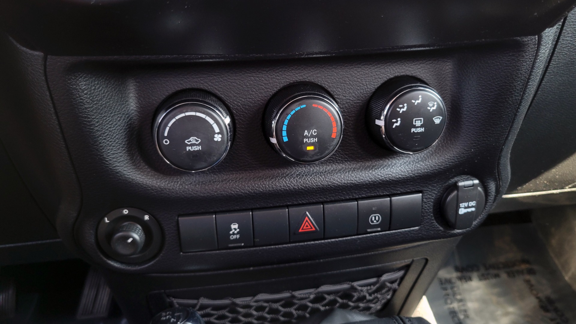 Used 2013 Jeep WRANGLER RUBICON 4X4 / 3.6L V6 / 6-SPD MANUAL / PWR CONV GRP / REARVIEW for sale $28,500 at Formula Imports in Charlotte NC 28227 56