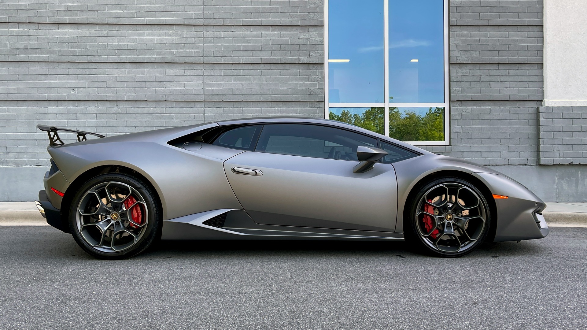 Used 2019 Lamborghini HURACAN LP 580-2 / 5.2L V10 (571HP) / 7-SPD AUTO / RWD / REARVIEW for sale $254,999 at Formula Imports in Charlotte NC 28227 4