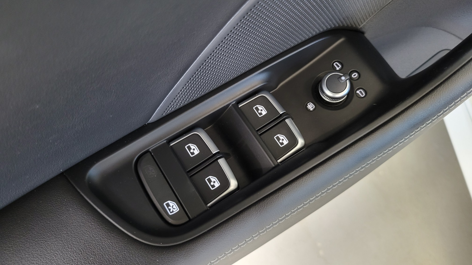 Used 2018 Audi S3 PREMIUM PLUS TECHNOLOGY / NAV / S-SPORT / BLACK OPTIC / B&O SND / REARVIEW for sale $39,995 at Formula Imports in Charlotte NC 28227 31