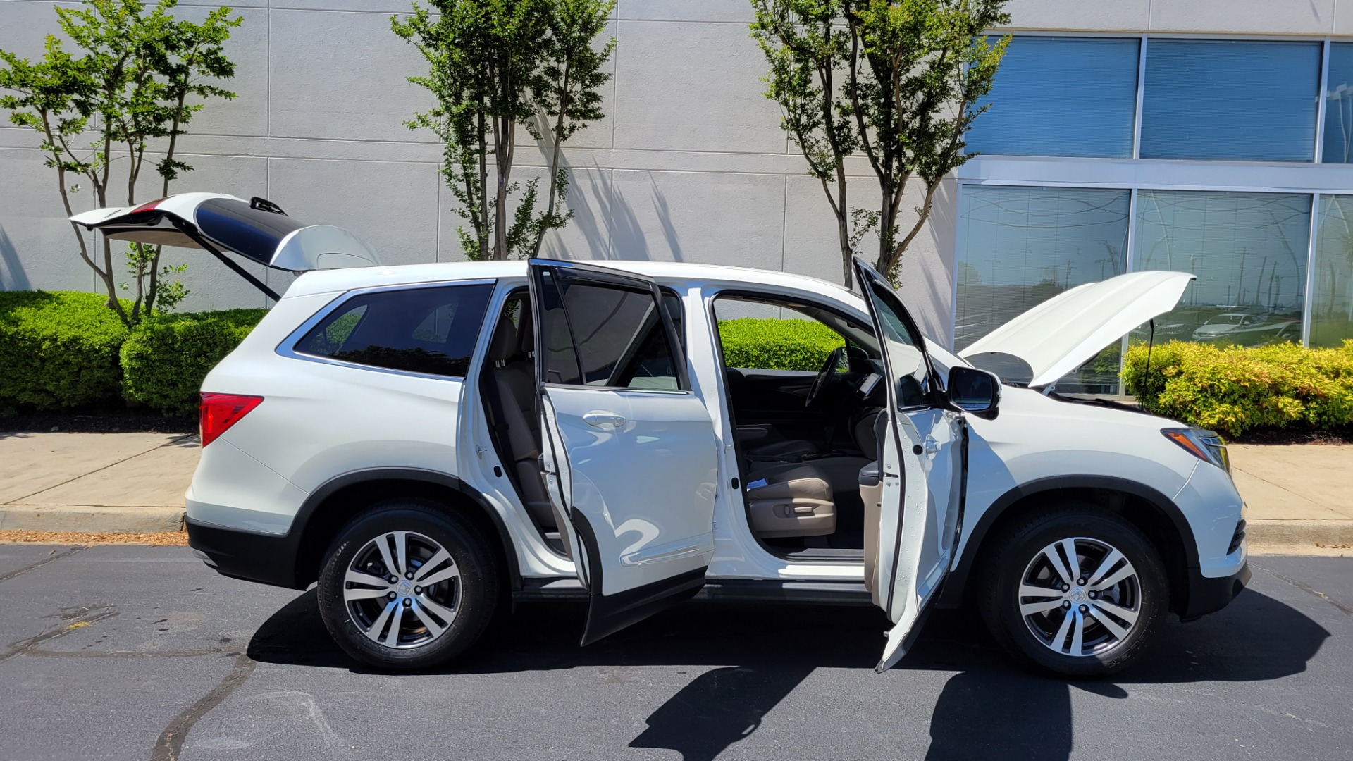 Used 2017 Honda PILOT EX-L AWD / 3.5L V6 / AUTO / SUNROOF / 3-ROW / REARVIEW for sale Sold at Formula Imports in Charlotte NC 28227 11