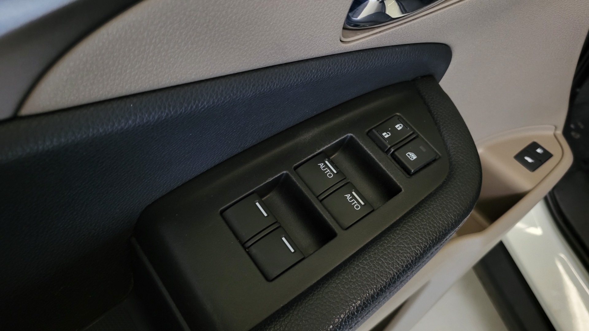 Used 2017 Honda PILOT EX-L AWD / 3.5L V6 / AUTO / SUNROOF / 3-ROW / REARVIEW for sale Sold at Formula Imports in Charlotte NC 28227 35