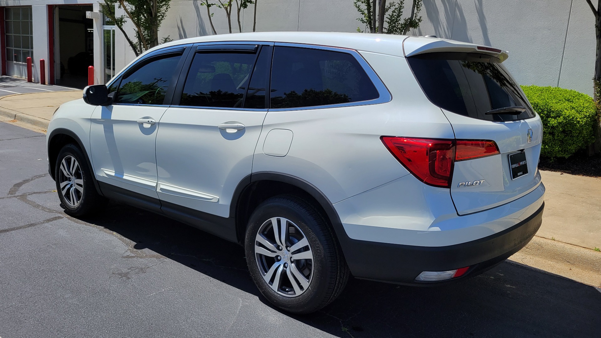 Used 2017 Honda PILOT EX-L AWD / 3.5L V6 / AUTO / SUNROOF / 3-ROW / REARVIEW for sale Sold at Formula Imports in Charlotte NC 28227 4