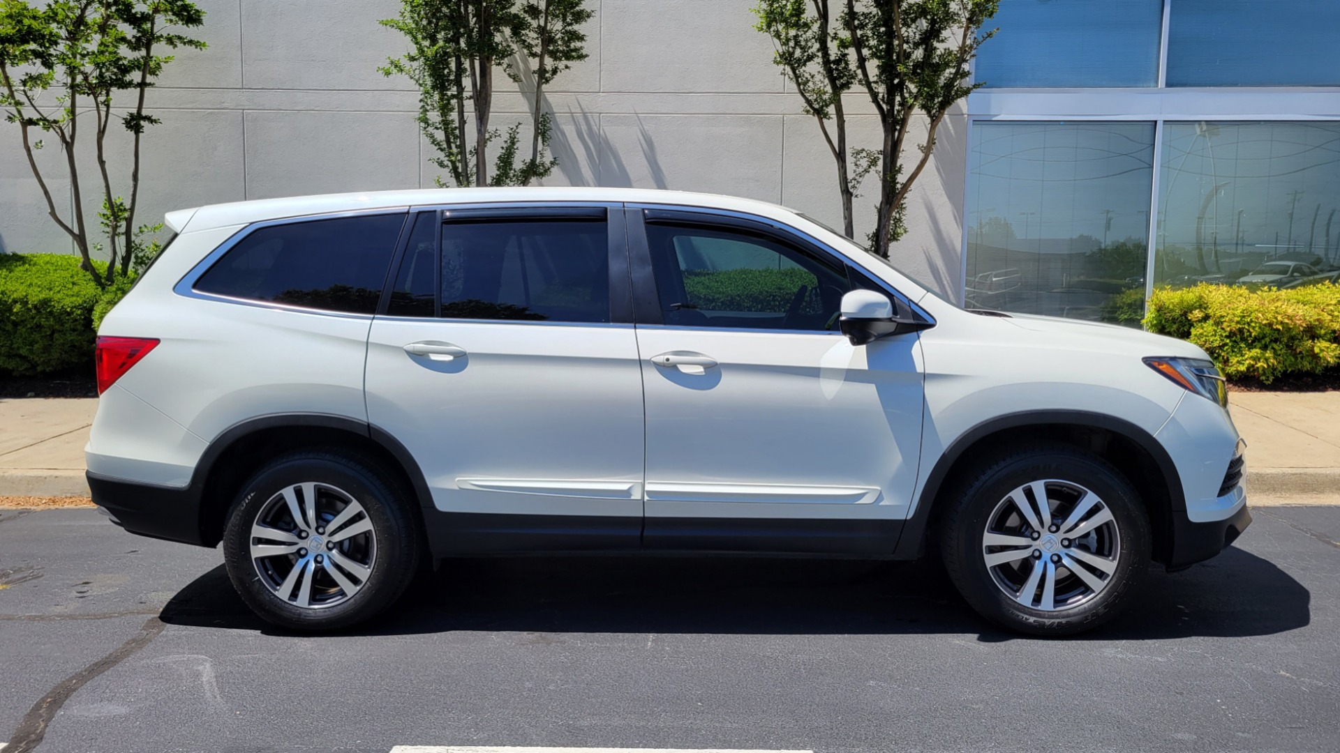 Used 2017 Honda PILOT EX-L AWD / 3.5L V6 / AUTO / SUNROOF / 3-ROW / REARVIEW for sale Sold at Formula Imports in Charlotte NC 28227 6
