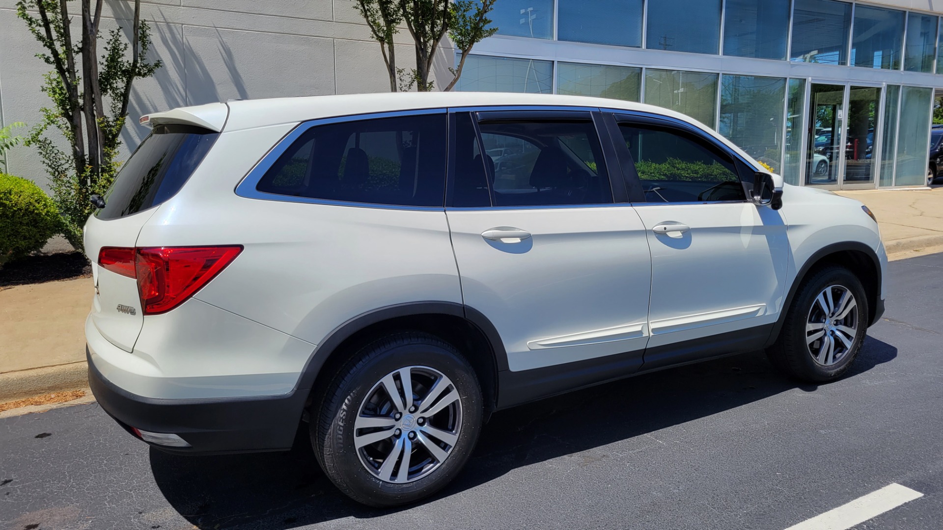 Used 2017 Honda PILOT EX-L AWD / 3.5L V6 / AUTO / SUNROOF / 3-ROW / REARVIEW for sale Sold at Formula Imports in Charlotte NC 28227 7