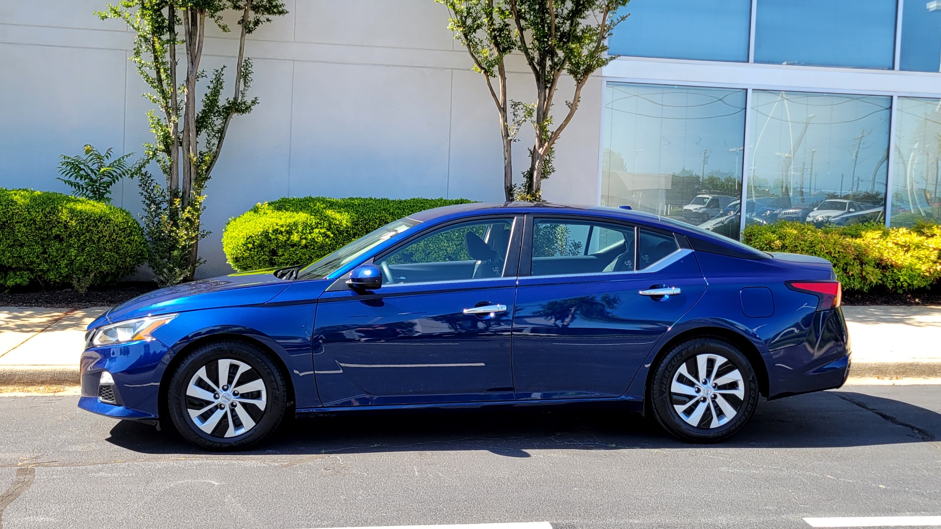 Used 2020 Nissan ALTIMA 2.5 S SEDAN / CVT TRANS / APPLE CARPLAY / REARVIEW for sale Sold at Formula Imports in Charlotte NC 28227 3