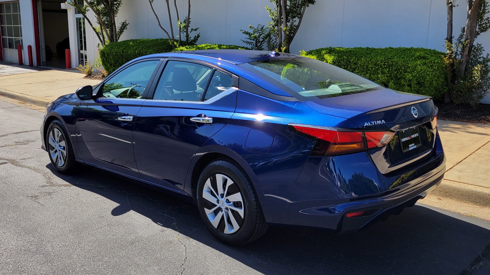 Used 2020 Nissan ALTIMA 2.5 S SEDAN / CVT TRANS / APPLE CARPLAY / REARVIEW for sale Sold at Formula Imports in Charlotte NC 28227 4