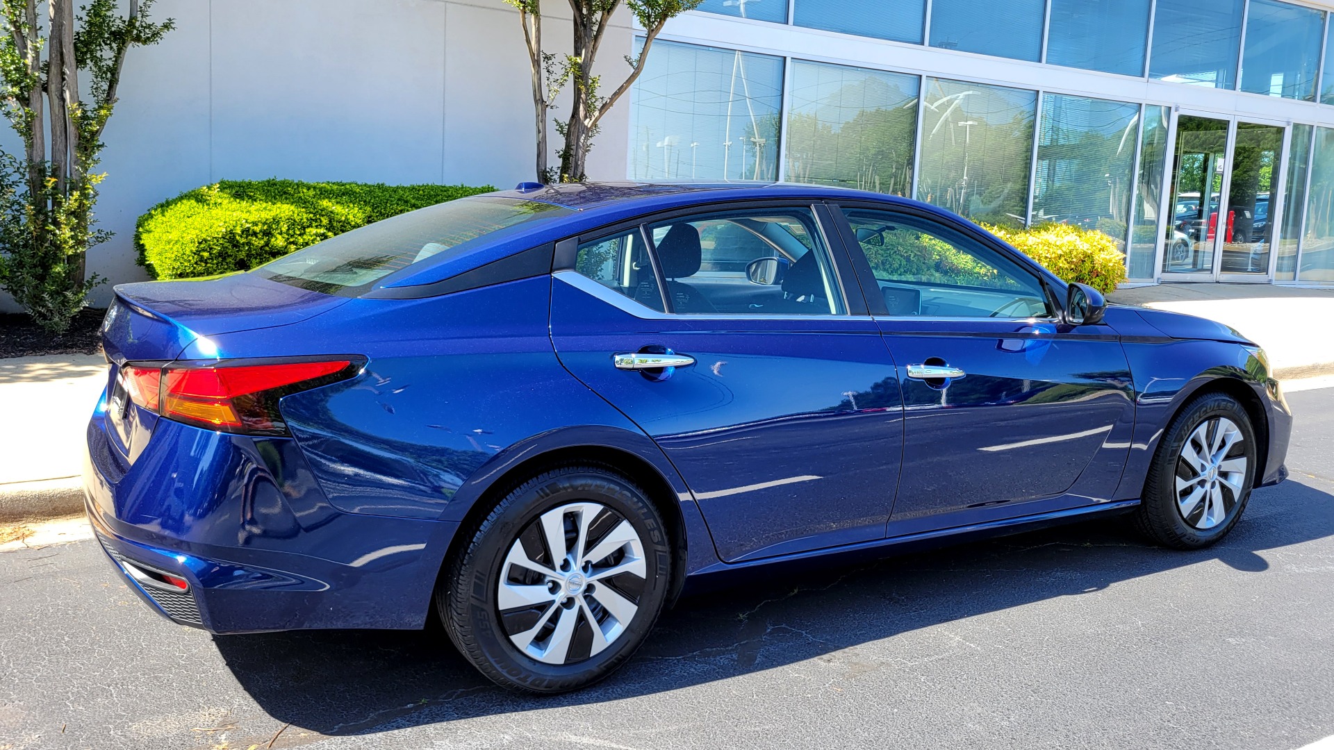 Used 2020 Nissan ALTIMA 2.5 S SEDAN / CVT TRANS / APPLE CARPLAY / REARVIEW for sale Sold at Formula Imports in Charlotte NC 28227 6
