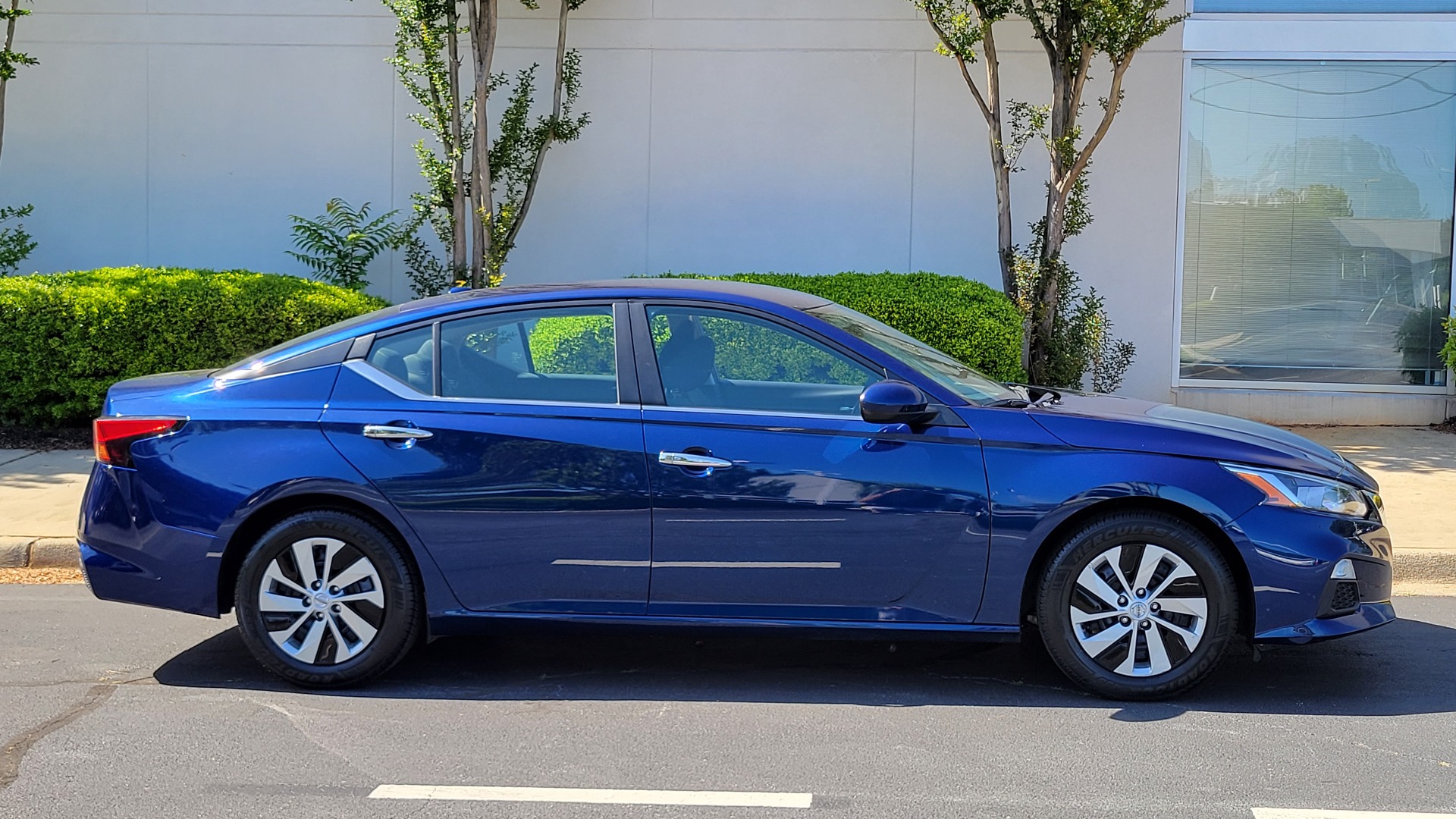 Used 2020 Nissan ALTIMA 2.5 S SEDAN / CVT TRANS / APPLE CARPLAY / REARVIEW for sale Sold at Formula Imports in Charlotte NC 28227 7