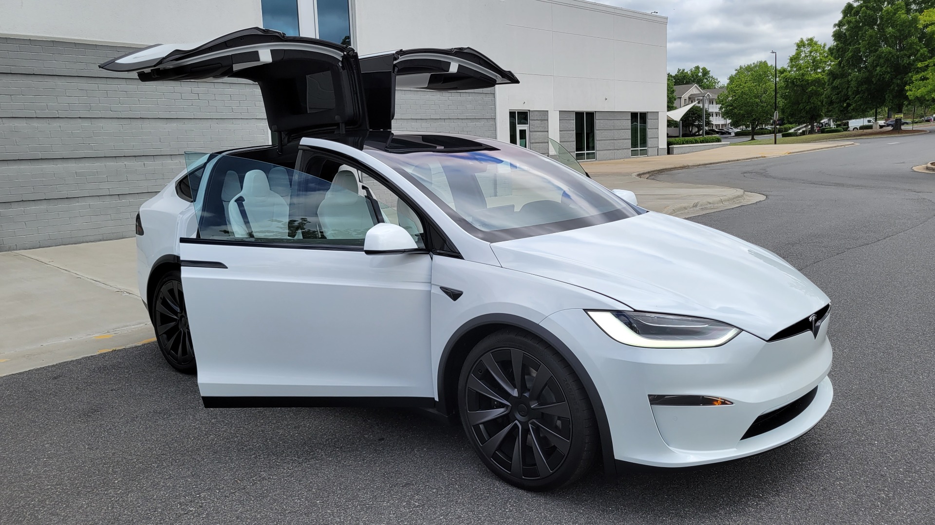 Used 2022 Tesla MODEL X PLAID 1020HP AWD SEDAN / NAV / GLASS ROOF / 3-ROWS / REARVIEW/ LOW MILES for sale Sold at Formula Imports in Charlotte NC 28227 12