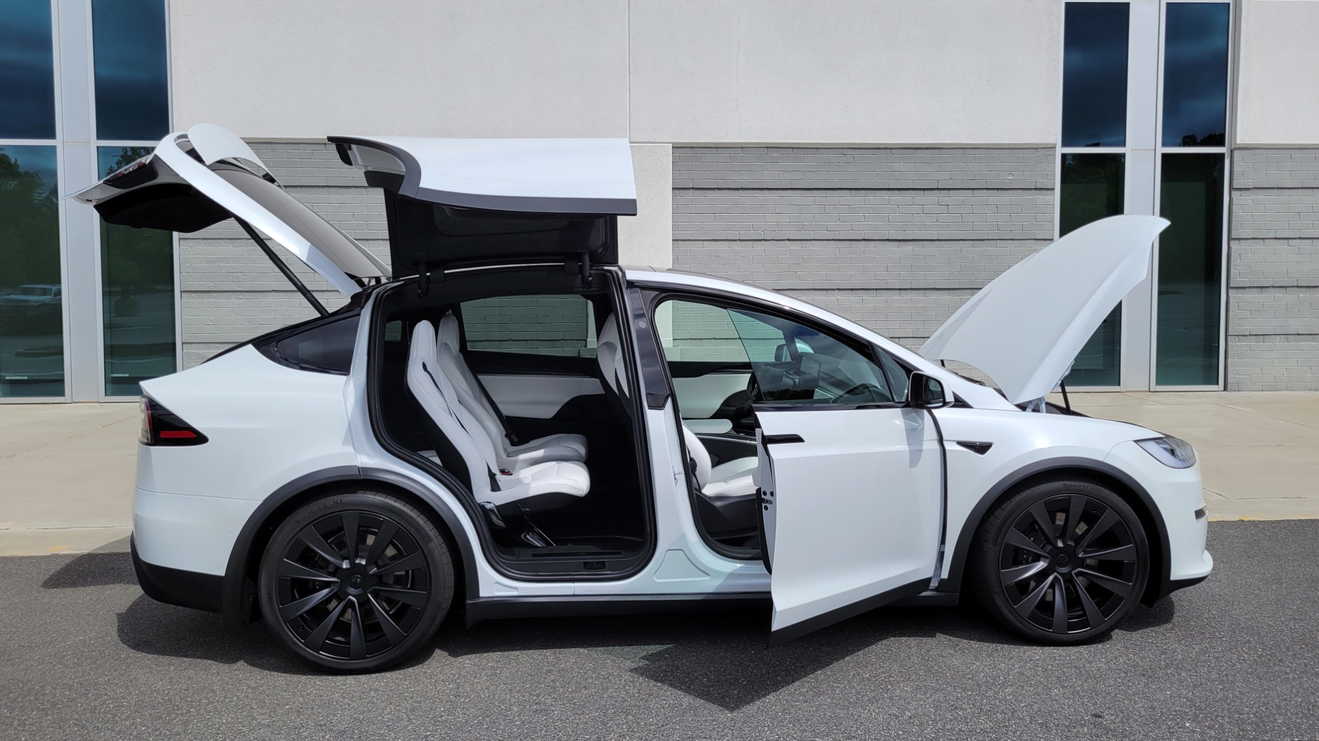 Used 2022 Tesla MODEL X PLAID 1020HP AWD SEDAN / NAV / GLASS ROOF / 3-ROWS / REARVIEW/ LOW MILES for sale Sold at Formula Imports in Charlotte NC 28227 16