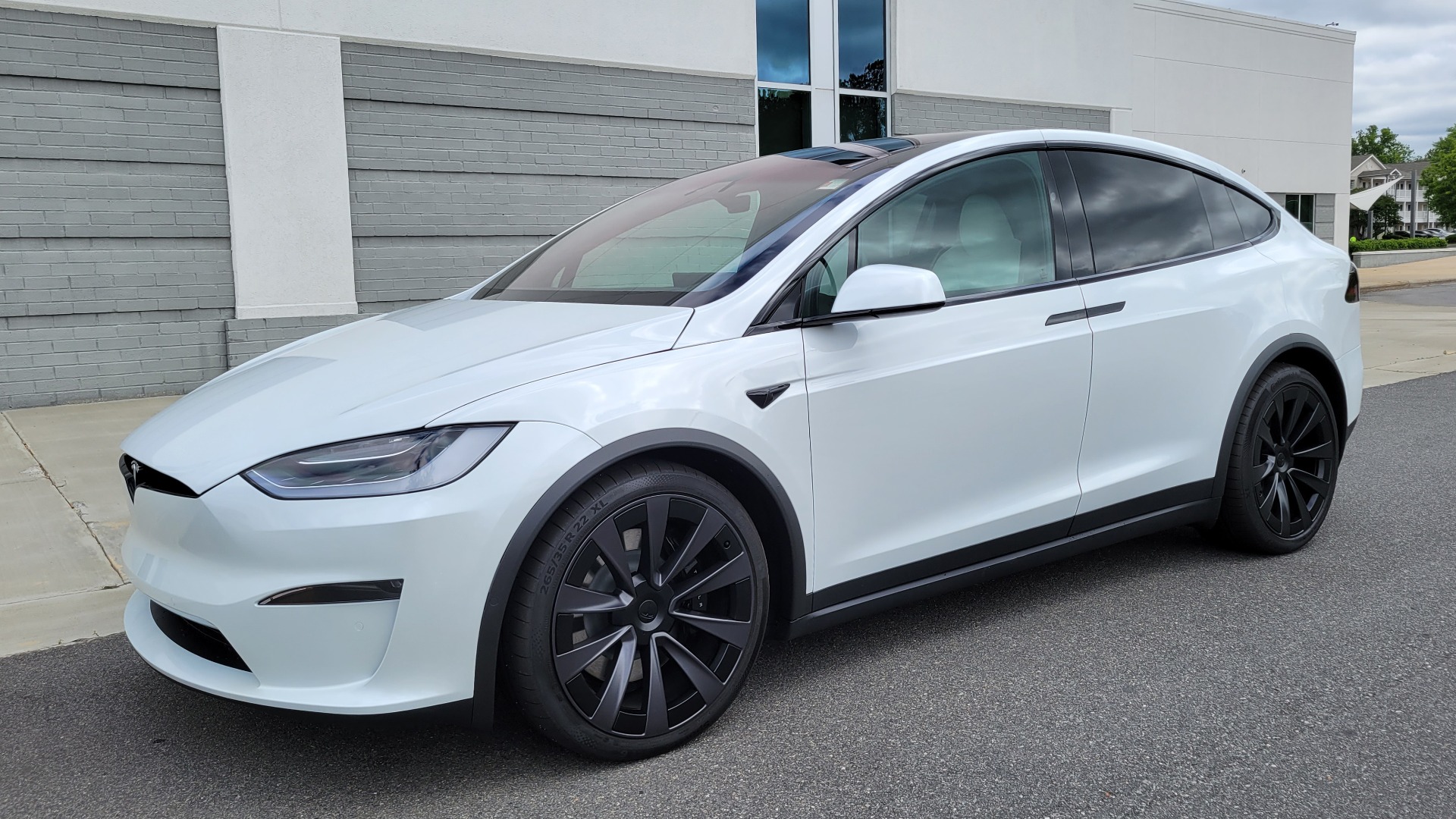 Used 2022 Tesla MODEL X PLAID 1020HP AWD SEDAN / NAV / GLASS ROOF / 3-ROWS / REARVIEW/ LOW MILES for sale Sold at Formula Imports in Charlotte NC 28227 3