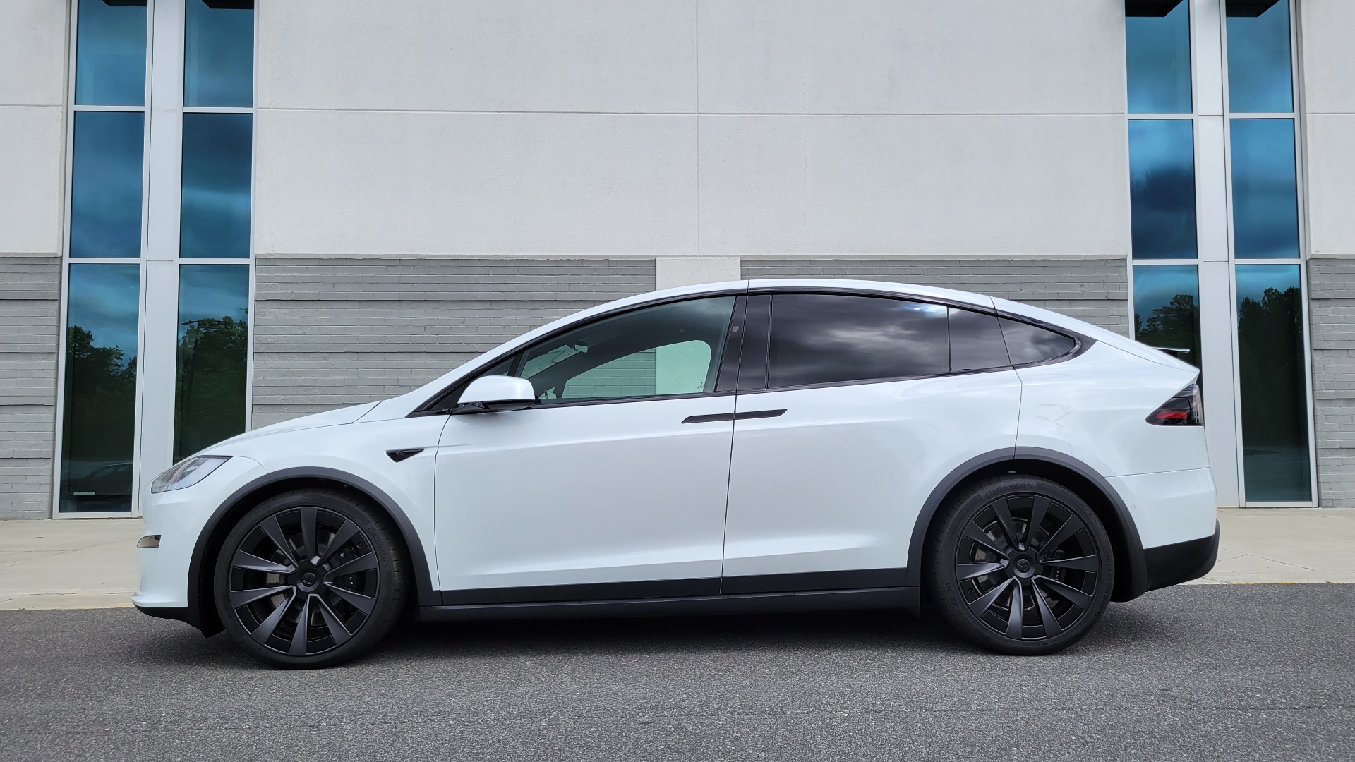 Used 2022 Tesla MODEL X PLAID 1020HP AWD SEDAN / NAV / GLASS ROOF / 3-ROWS / REARVIEW/ LOW MILES for sale Sold at Formula Imports in Charlotte NC 28227 4