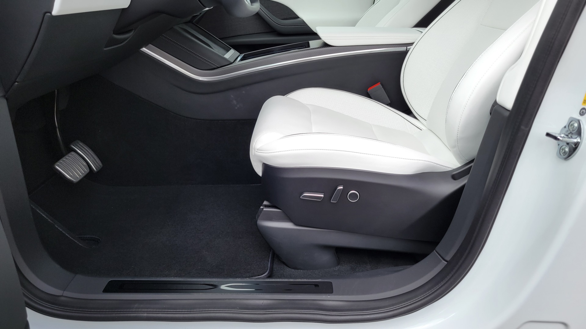 Used 2022 Tesla MODEL X PLAID 1020HP AWD SEDAN / NAV / GLASS ROOF / 3-ROWS / REARVIEW/ LOW MILES for sale Sold at Formula Imports in Charlotte NC 28227 51