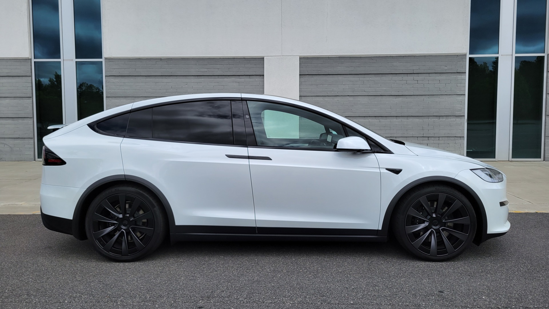 Used 2022 Tesla MODEL X PLAID 1020HP AWD SEDAN / NAV / GLASS ROOF / 3-ROWS / REARVIEW/ LOW MILES for sale Sold at Formula Imports in Charlotte NC 28227 9