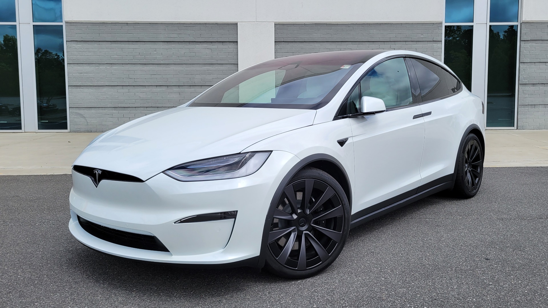 Used 2022 Tesla MODEL X PLAID 1020HP AWD SEDAN / NAV / GLASS ROOF / 3-ROWS / REARVIEW/ LOW MILES for sale Sold at Formula Imports in Charlotte NC 28227 1