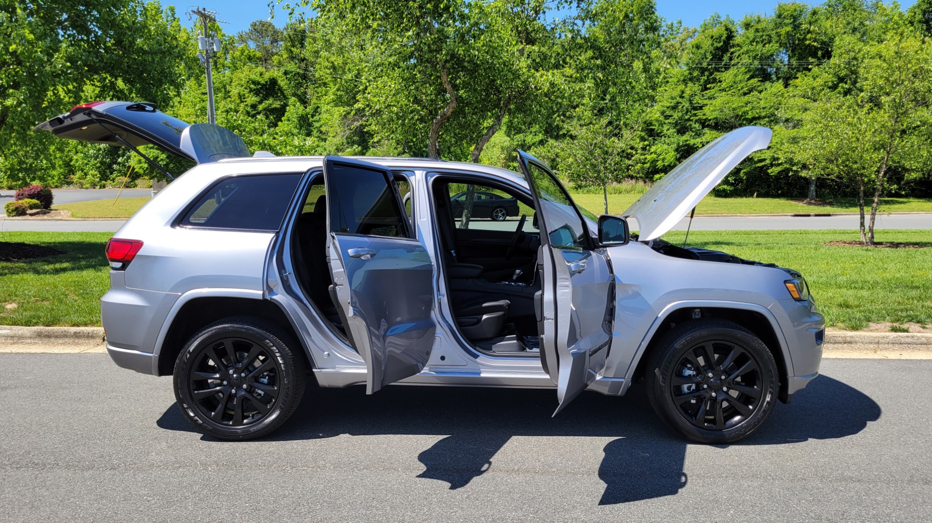 Used 2021 Jeep GRAND CHEROKEE LAREDO X / 3.6L / 4X4 / NAV / ALTITUDE PKG / LEATHER / REARVIEW for sale Sold at Formula Imports in Charlotte NC 28227 12