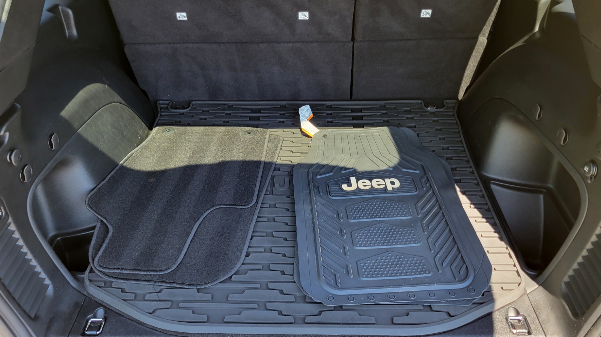 Used 2021 Jeep GRAND CHEROKEE LAREDO X / 3.6L / 4X4 / NAV / ALTITUDE PKG / LEATHER / REARVIEW for sale Sold at Formula Imports in Charlotte NC 28227 15