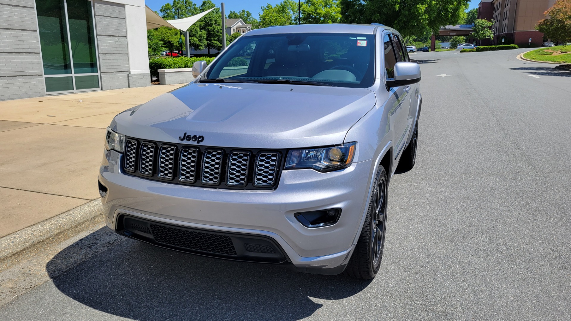 Used 2021 Jeep GRAND CHEROKEE LAREDO X / 3.6L / 4X4 / NAV / ALTITUDE PKG / LEATHER / REARVIEW for sale Sold at Formula Imports in Charlotte NC 28227 3