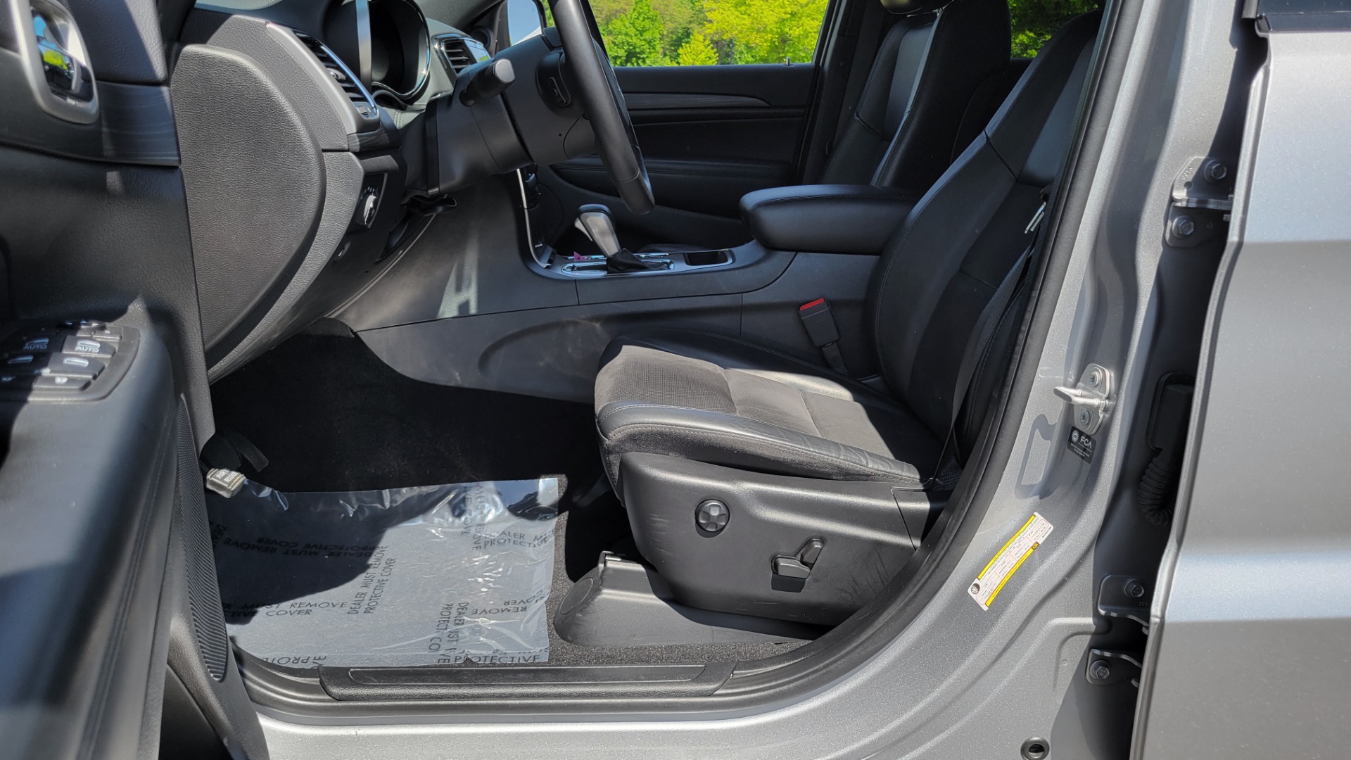Used 2021 Jeep GRAND CHEROKEE LAREDO X / 3.6L / 4X4 / NAV / ALTITUDE PKG / LEATHER / REARVIEW for sale Sold at Formula Imports in Charlotte NC 28227 34