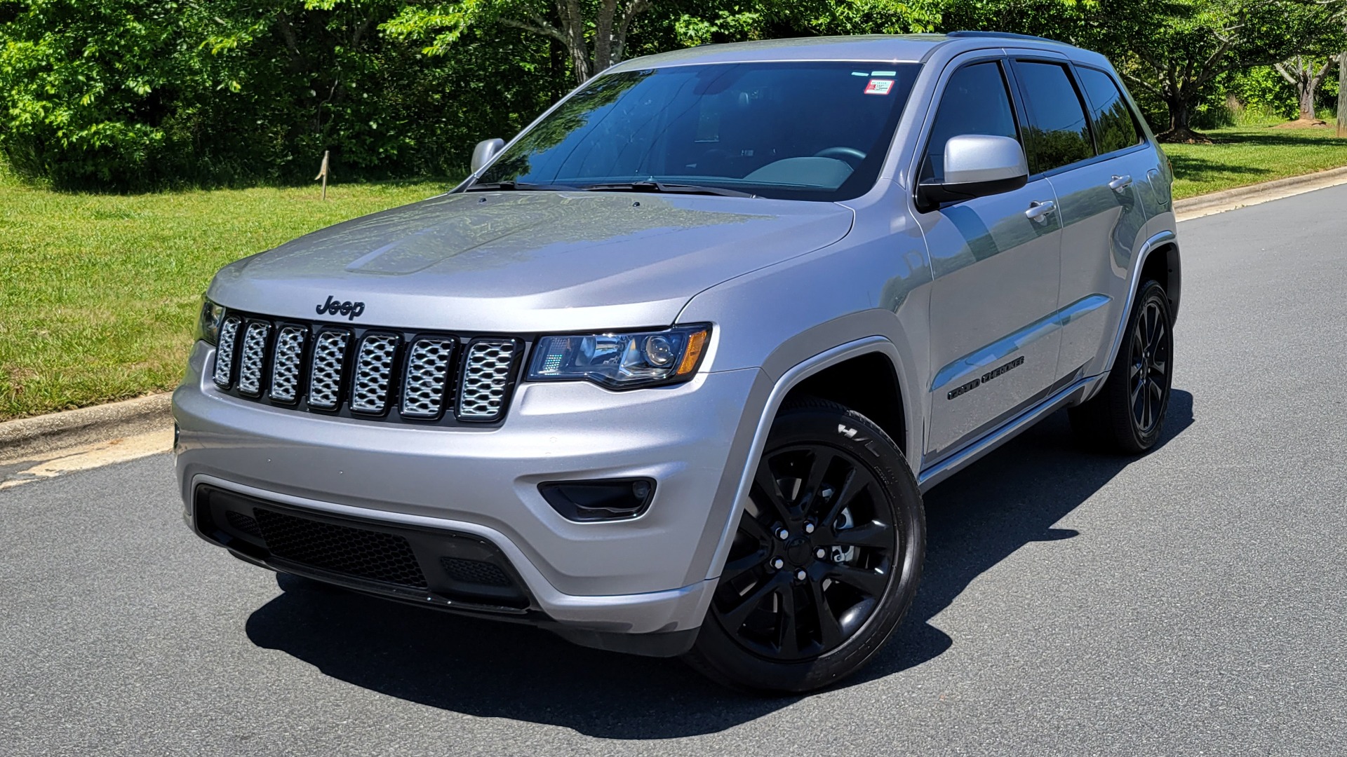 Used 2021 Jeep GRAND CHEROKEE LAREDO X / 3.6L / 4X4 / NAV / ALTITUDE PKG / LEATHER / REARVIEW for sale Sold at Formula Imports in Charlotte NC 28227 1