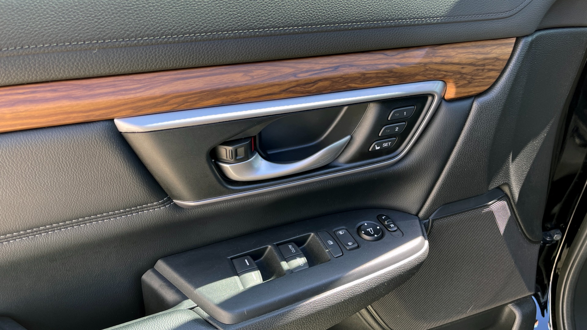Used 2017 Honda CR-V EX-L / 1.5L TURBO / SUNROOF / BLIND SPOT SYSTEM / REARVIEW for sale Sold at Formula Imports in Charlotte NC 28227 24