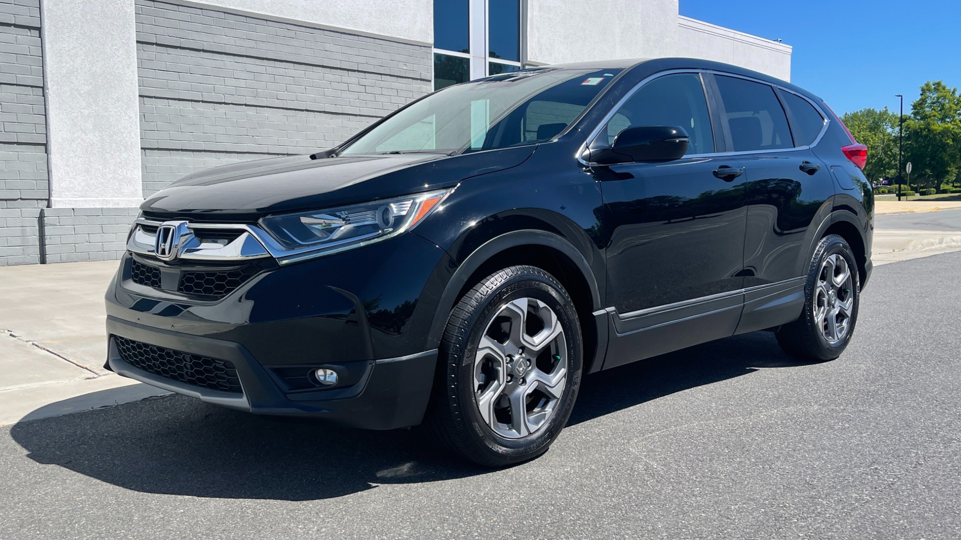 Used 2017 Honda CR-V EX-L / 1.5L TURBO / SUNROOF / BLIND SPOT SYSTEM / REARVIEW for sale Sold at Formula Imports in Charlotte NC 28227 3
