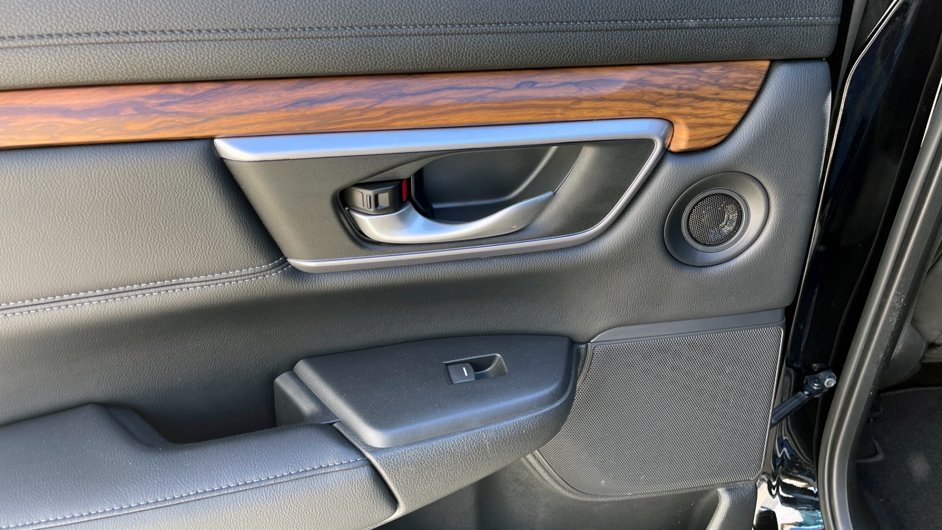 Used 2017 Honda CR-V EX-L / 1.5L TURBO / SUNROOF / BLIND SPOT SYSTEM / REARVIEW for sale Sold at Formula Imports in Charlotte NC 28227 45