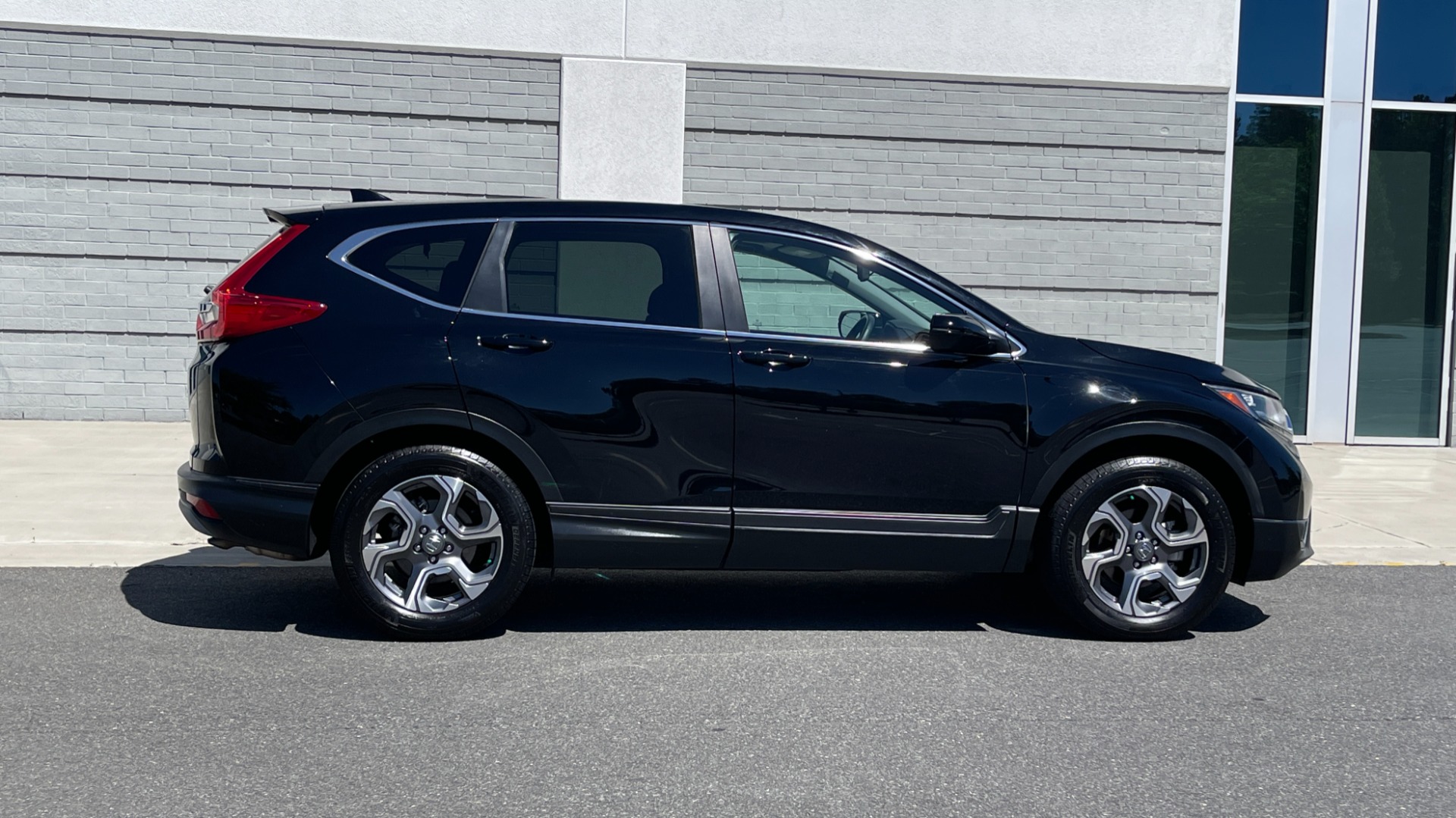 Used 2017 Honda CR-V EX-L / 1.5L TURBO / SUNROOF / BLIND SPOT SYSTEM / REARVIEW for sale Sold at Formula Imports in Charlotte NC 28227 7