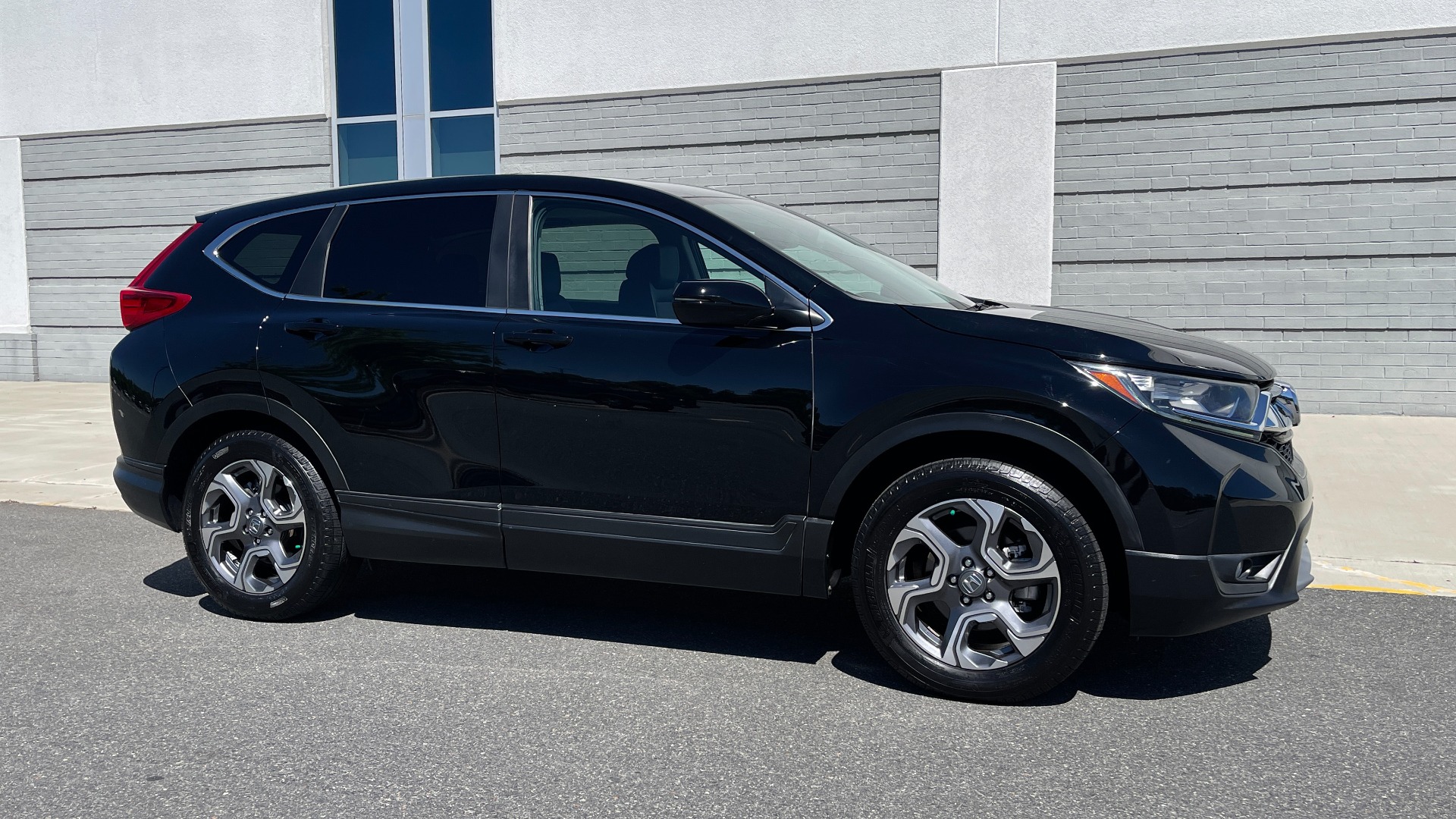 Used 2017 Honda CR-V EX-L / 1.5L TURBO / SUNROOF / BLIND SPOT SYSTEM / REARVIEW for sale Sold at Formula Imports in Charlotte NC 28227 8